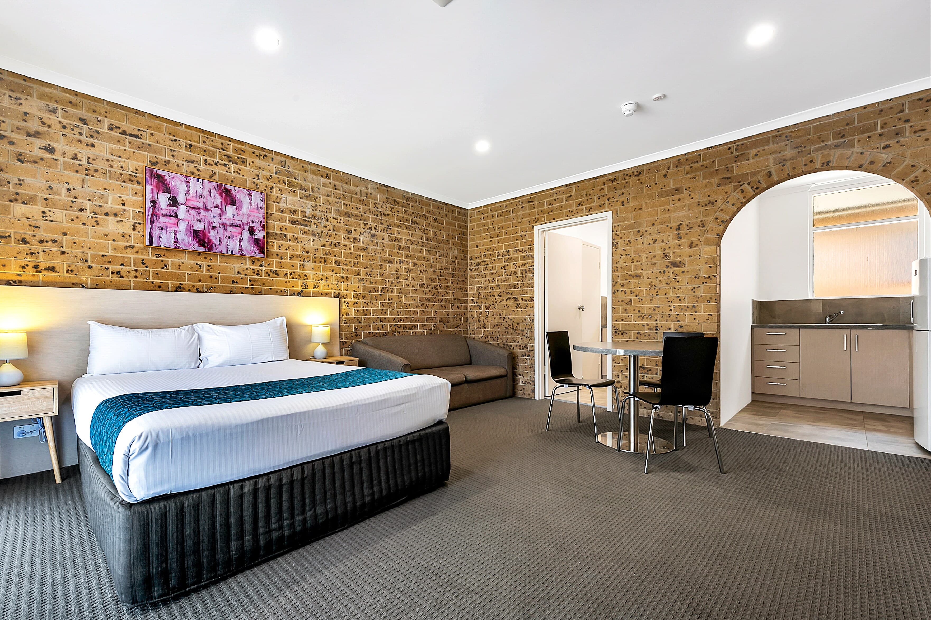Comfort Inn & Suites Manhattan - Image 2