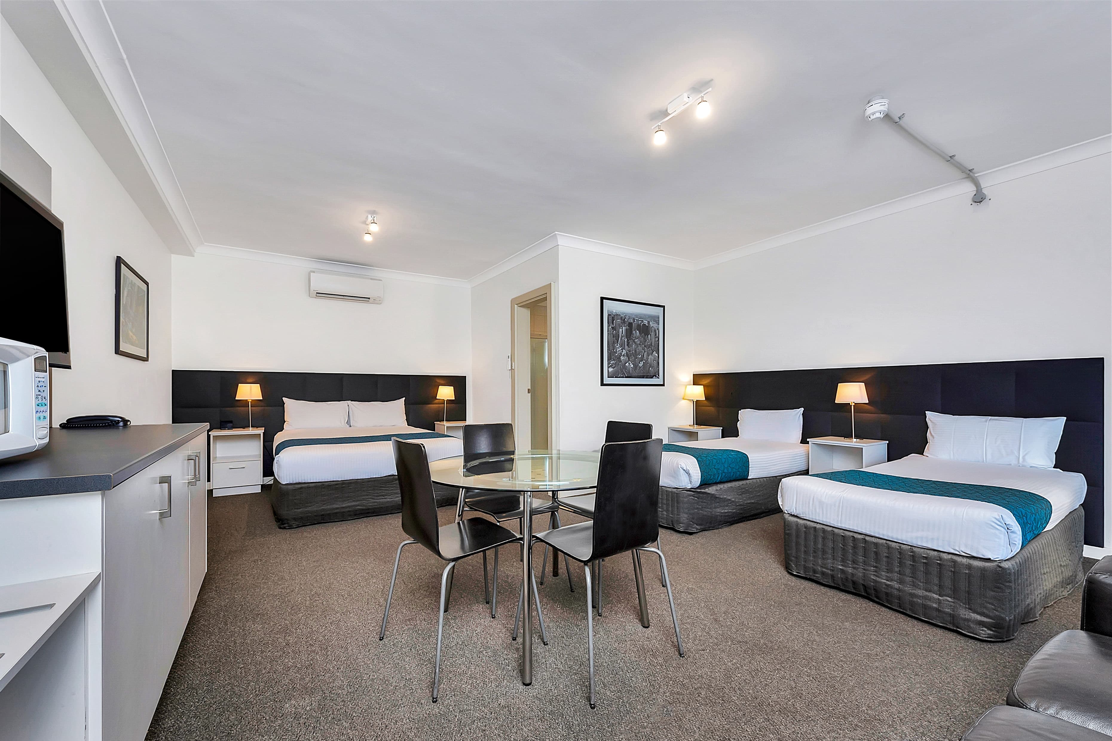Comfort Inn & Suites Manhattan — 9