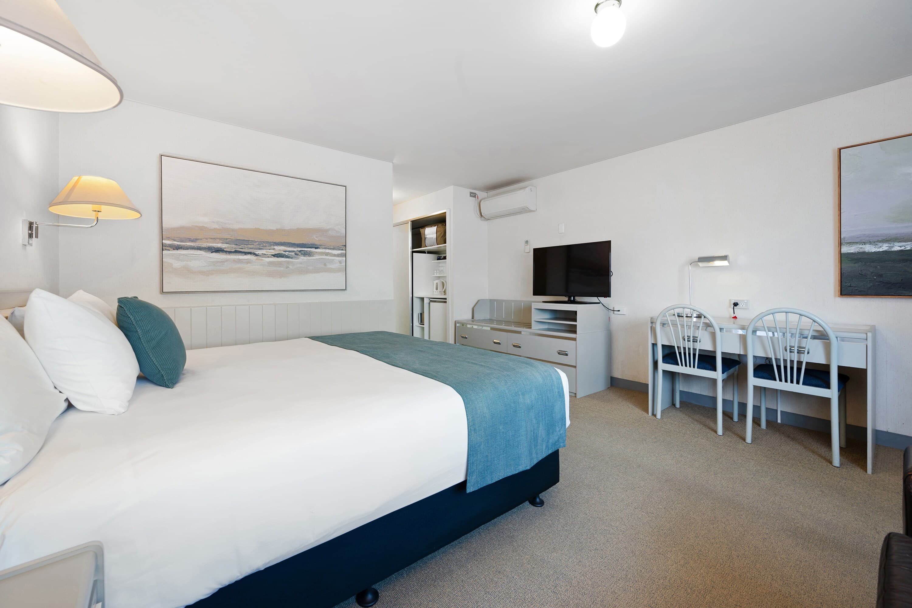 Comfort Inn Devonport - Image 2