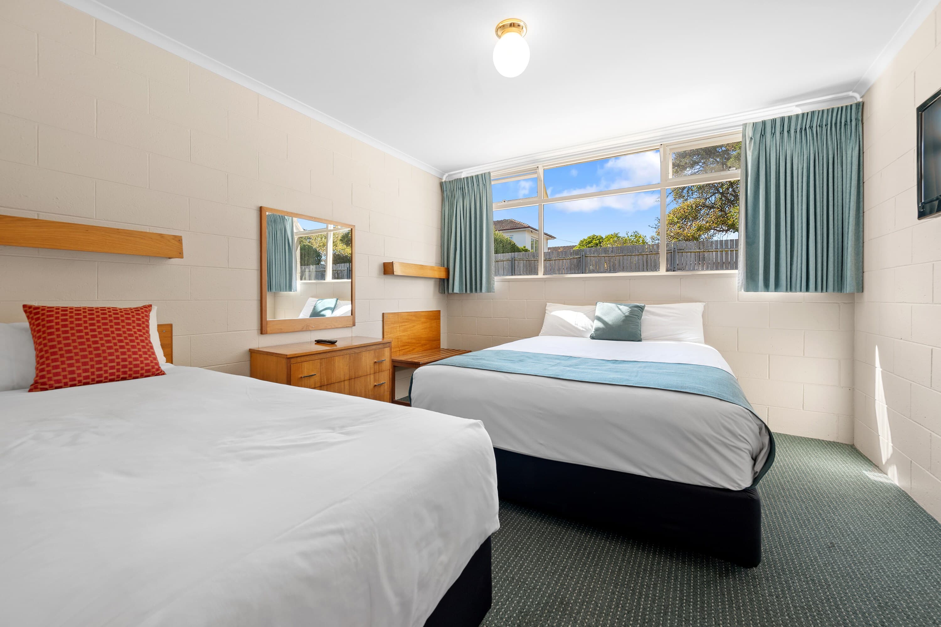 Comfort Inn Devonport - Image 5