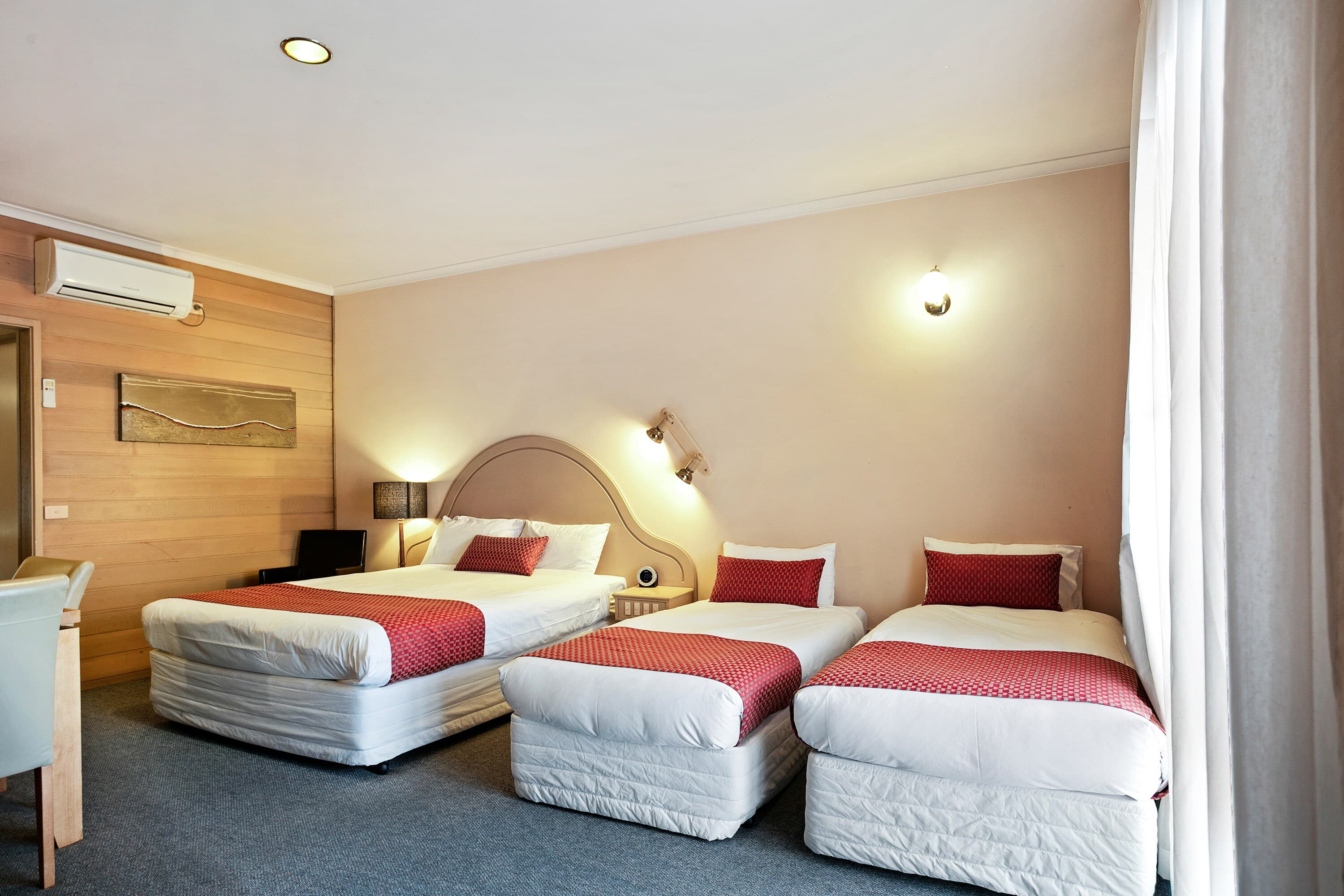 Quality Inn Colonial - Image 2