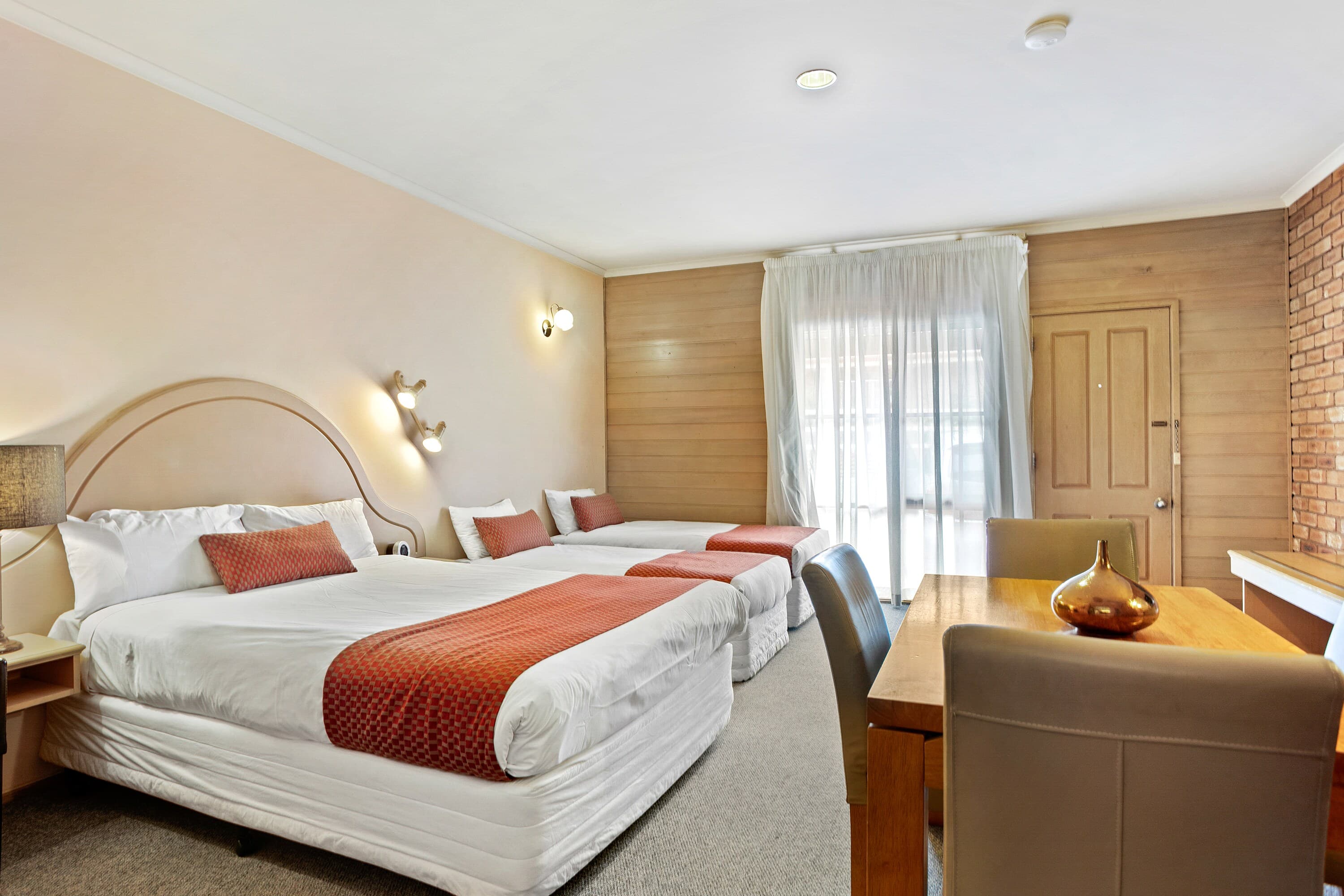 Quality Inn Colonial - Image 3