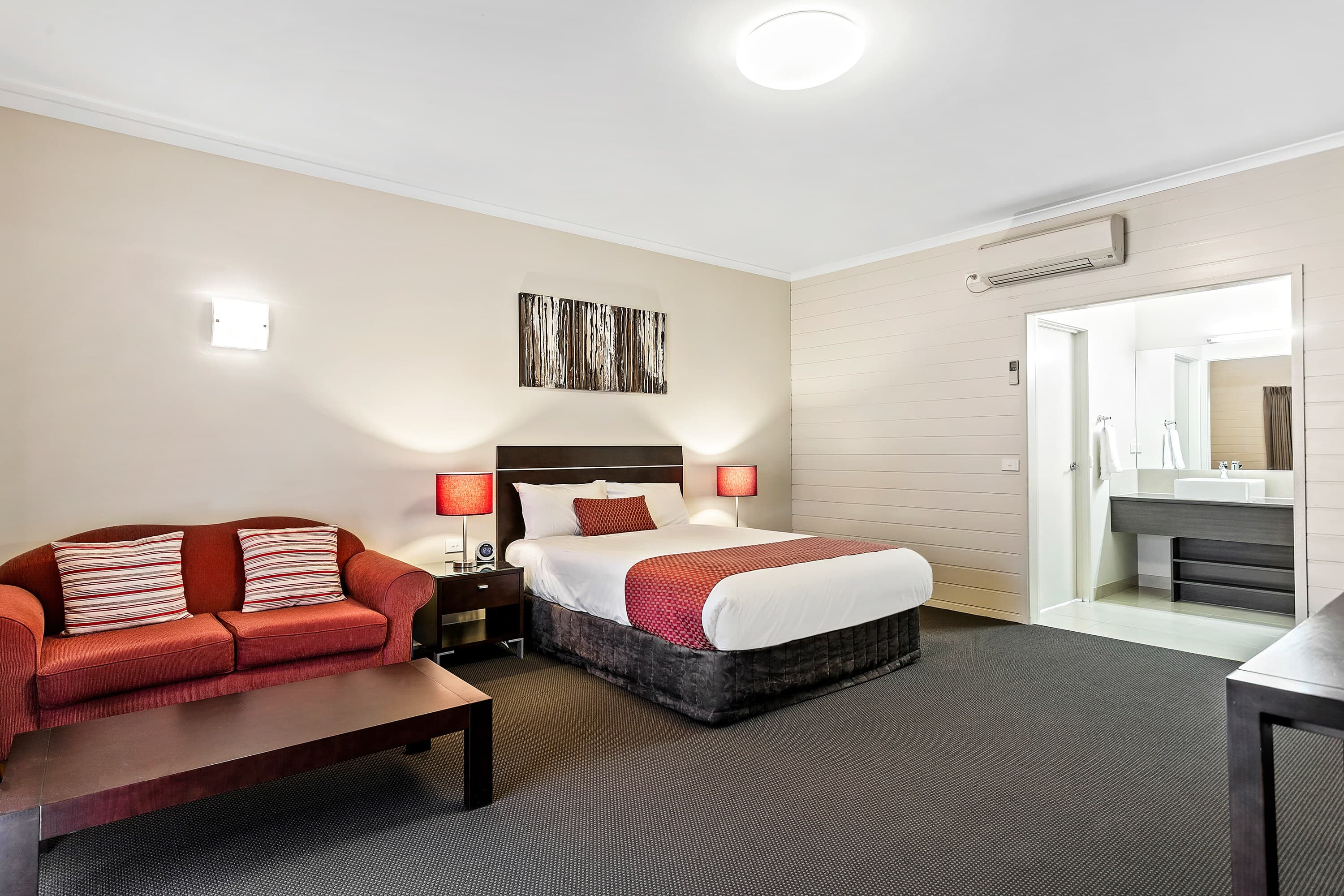 Quality Inn Colonial - Image 4