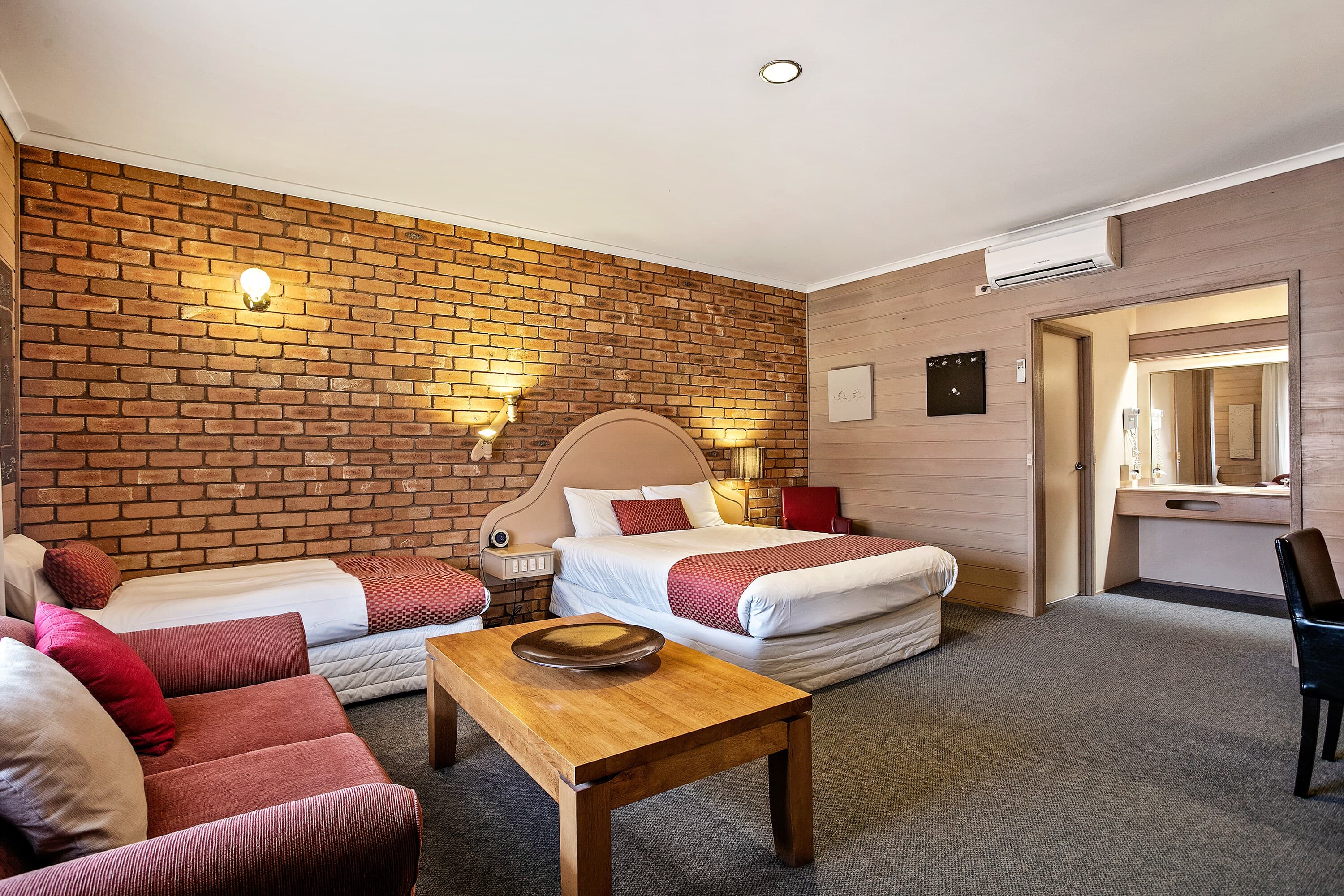 Quality Inn Colonial — 7