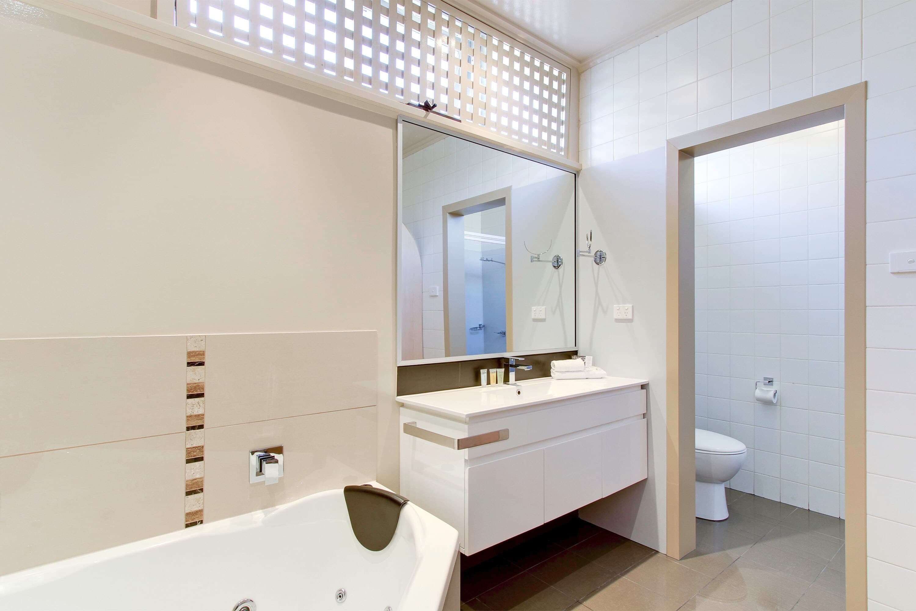 Comfort Inn & Suites Lakes Entrance — 10