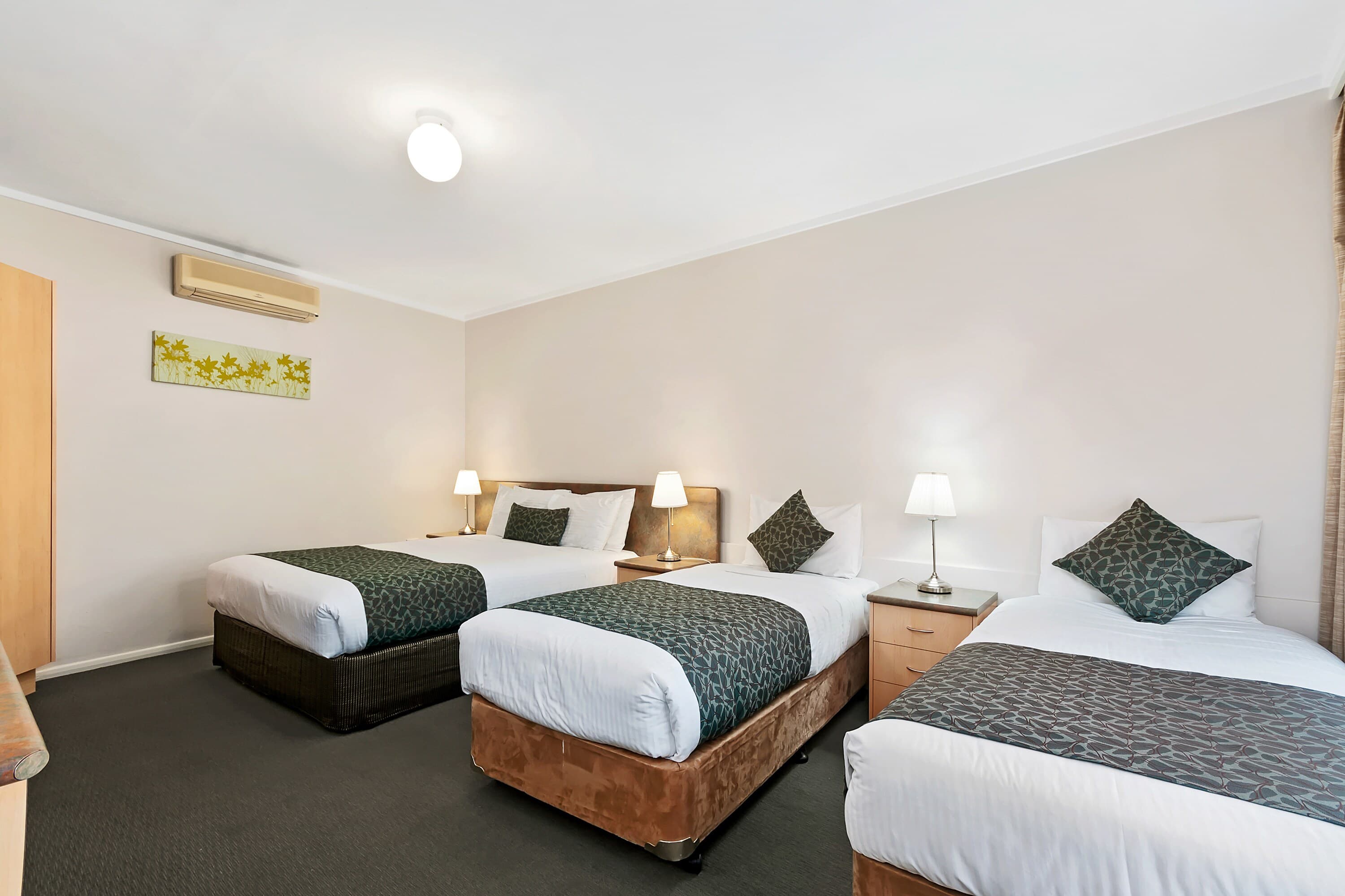 Comfort Inn & Suites Lakes Entrance - Image 2