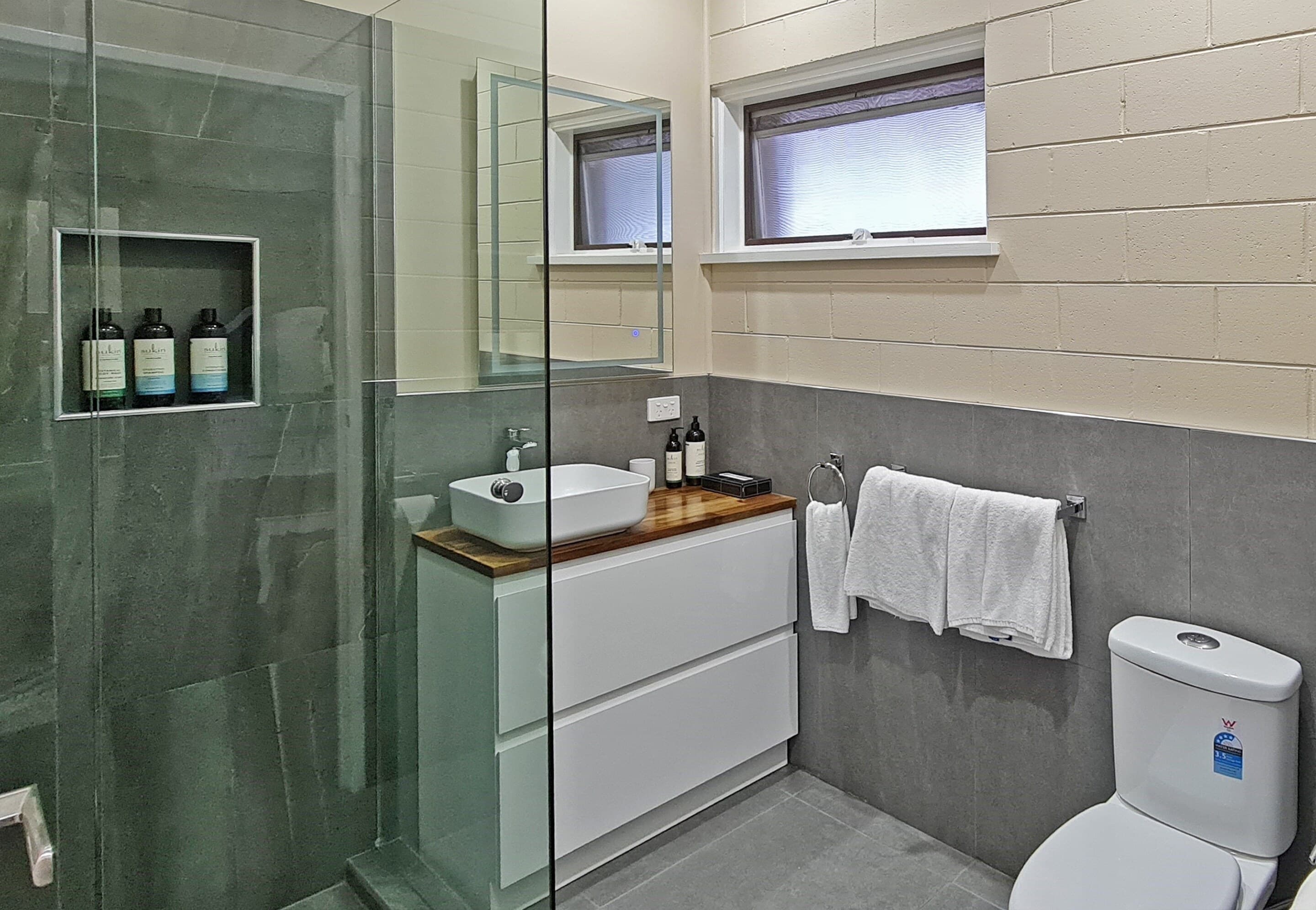 Comfort Inn & Suites King Avenue - Image 2