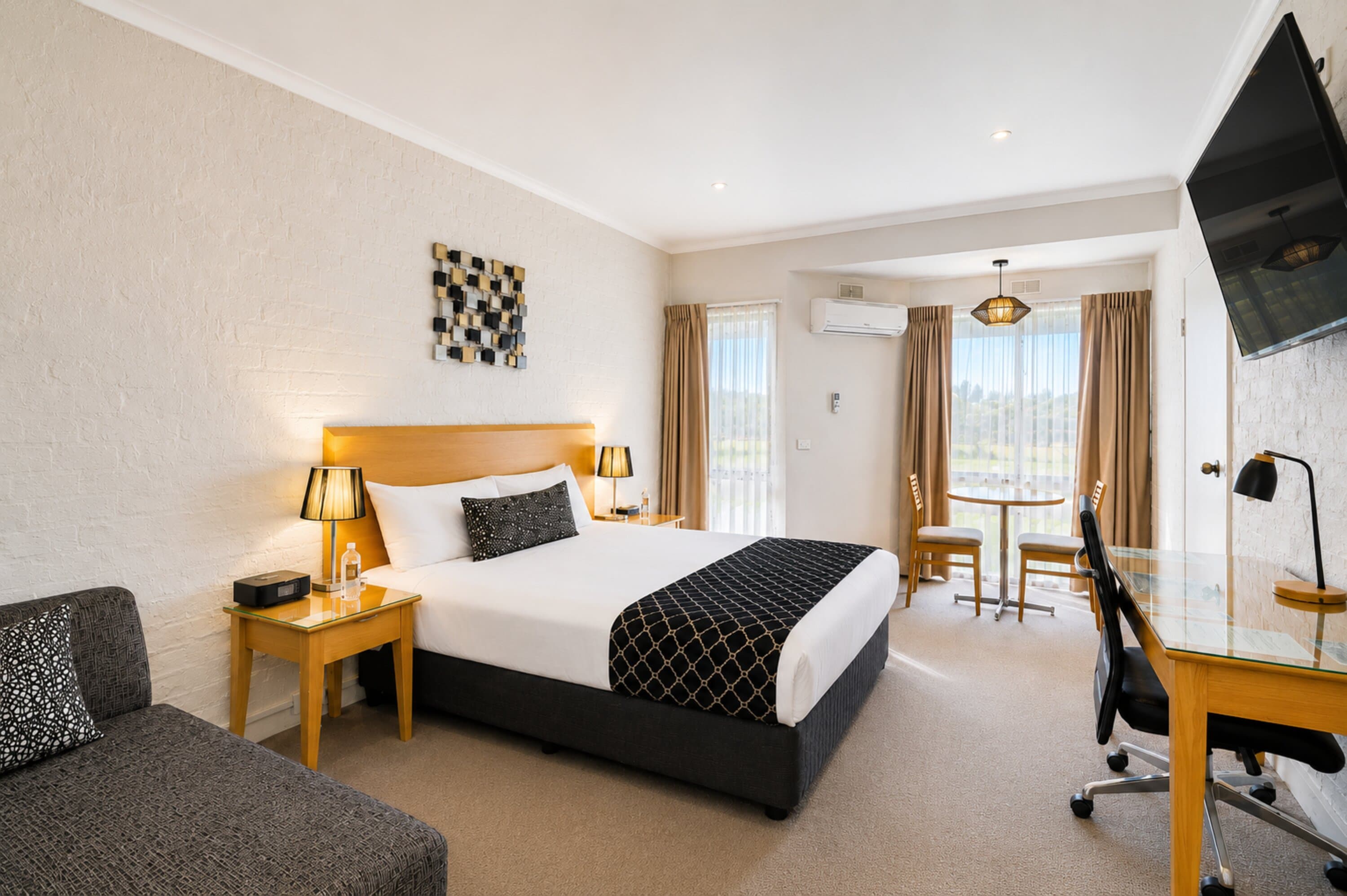 Comfort Inn Coach & Bushmans — 9