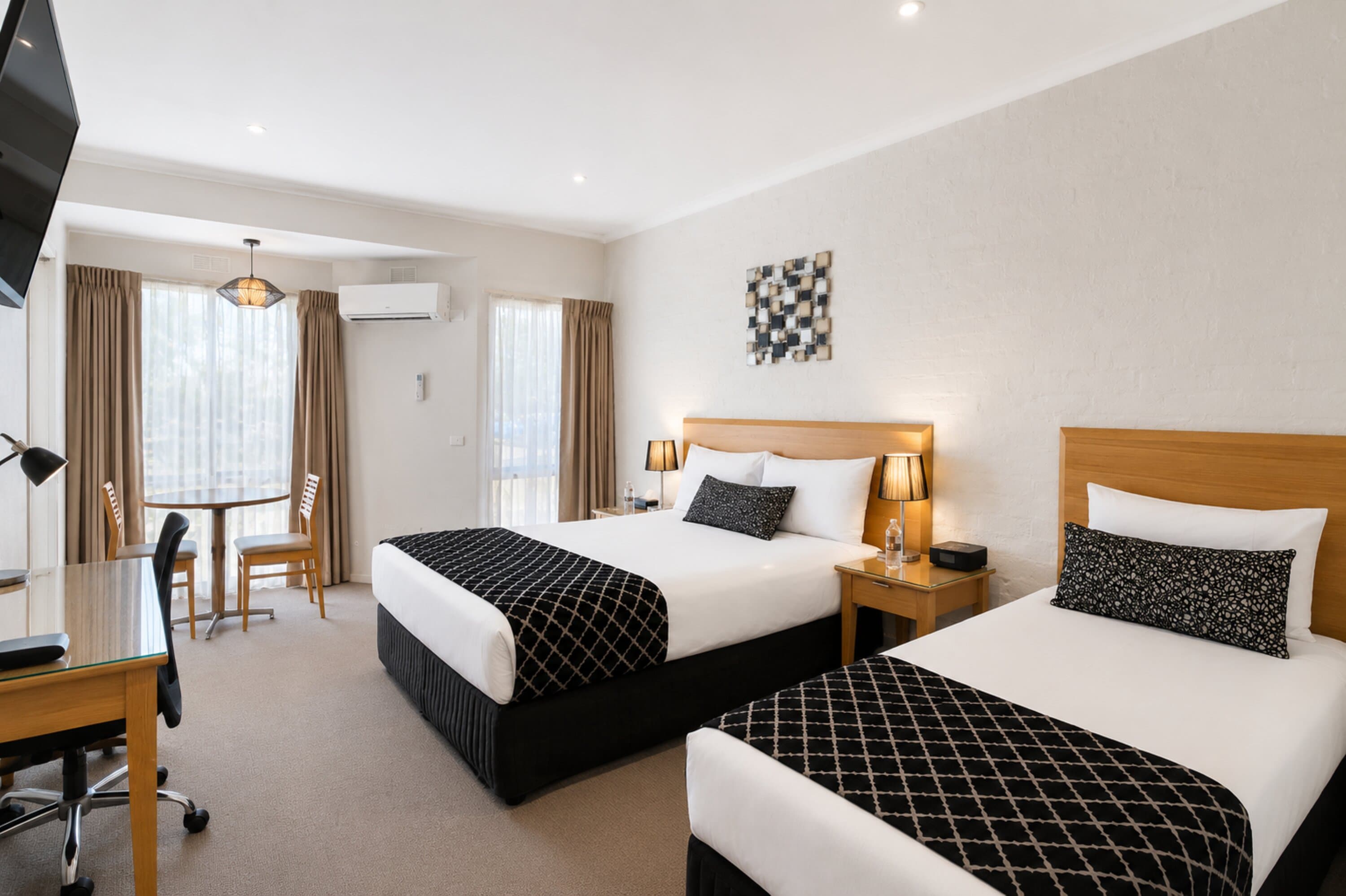 Comfort Inn Coach & Bushmans — 16