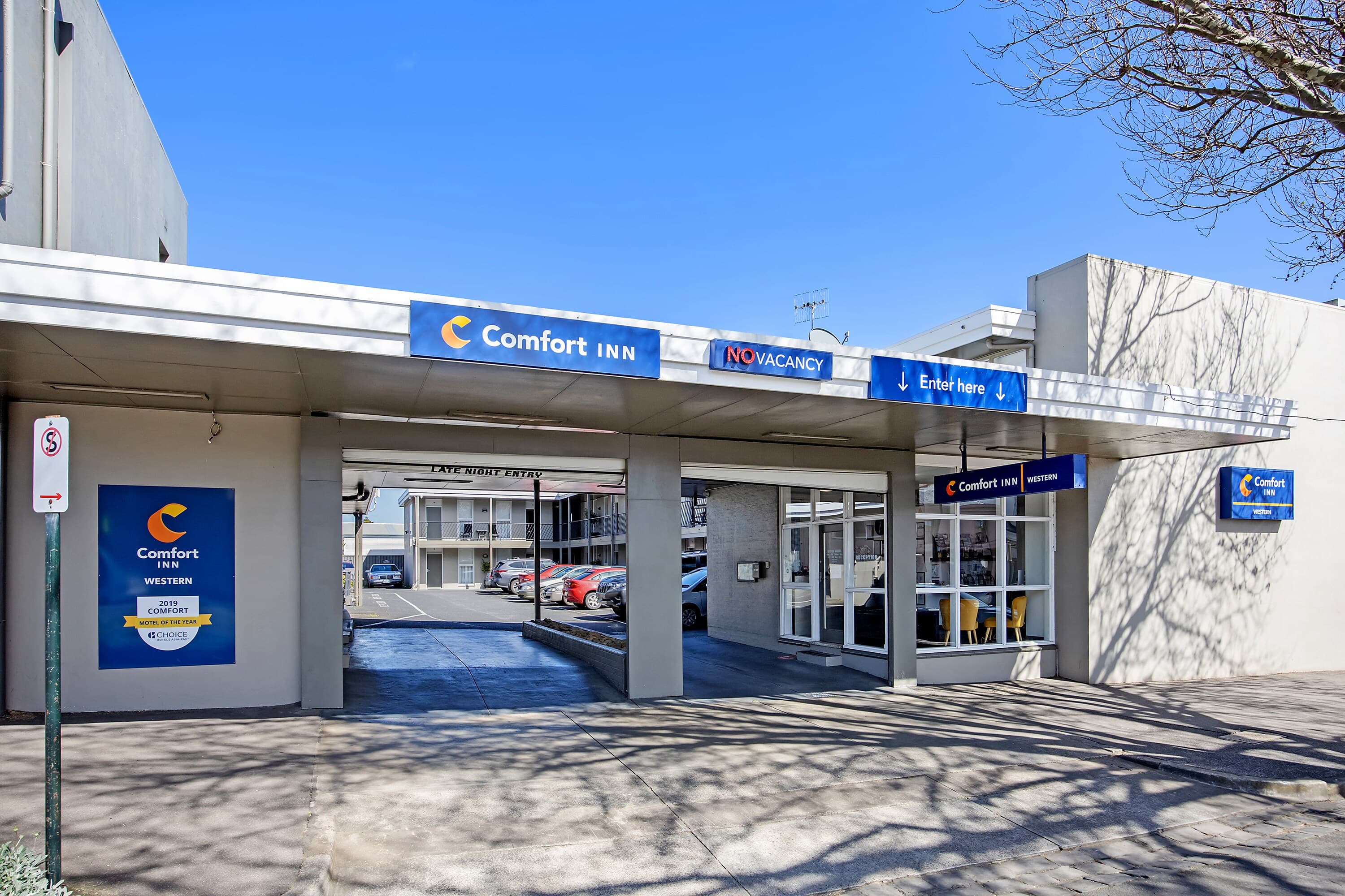 Comfort Inn Western - Image 1