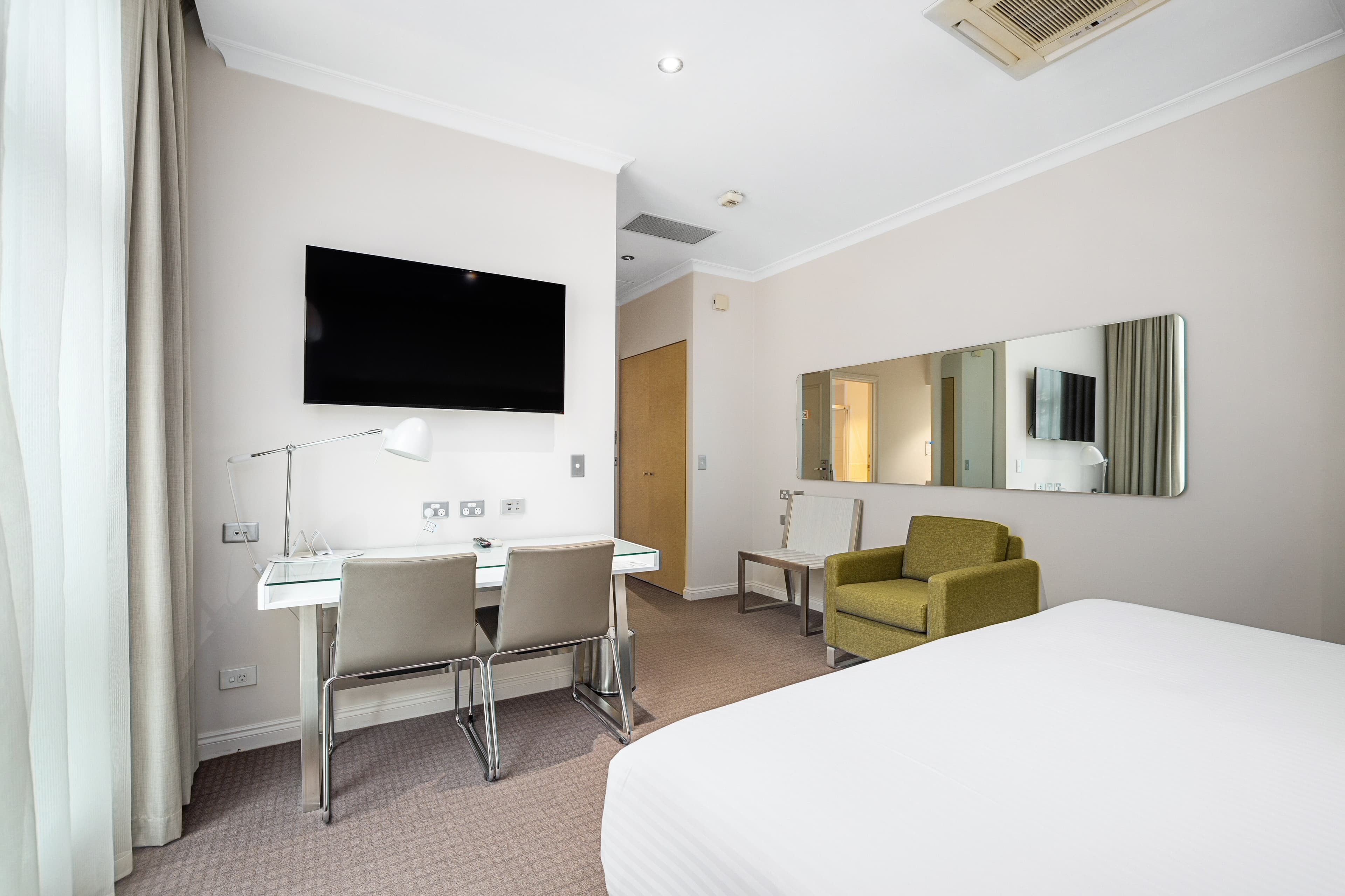 Clarion Suites Gateway - Image 4