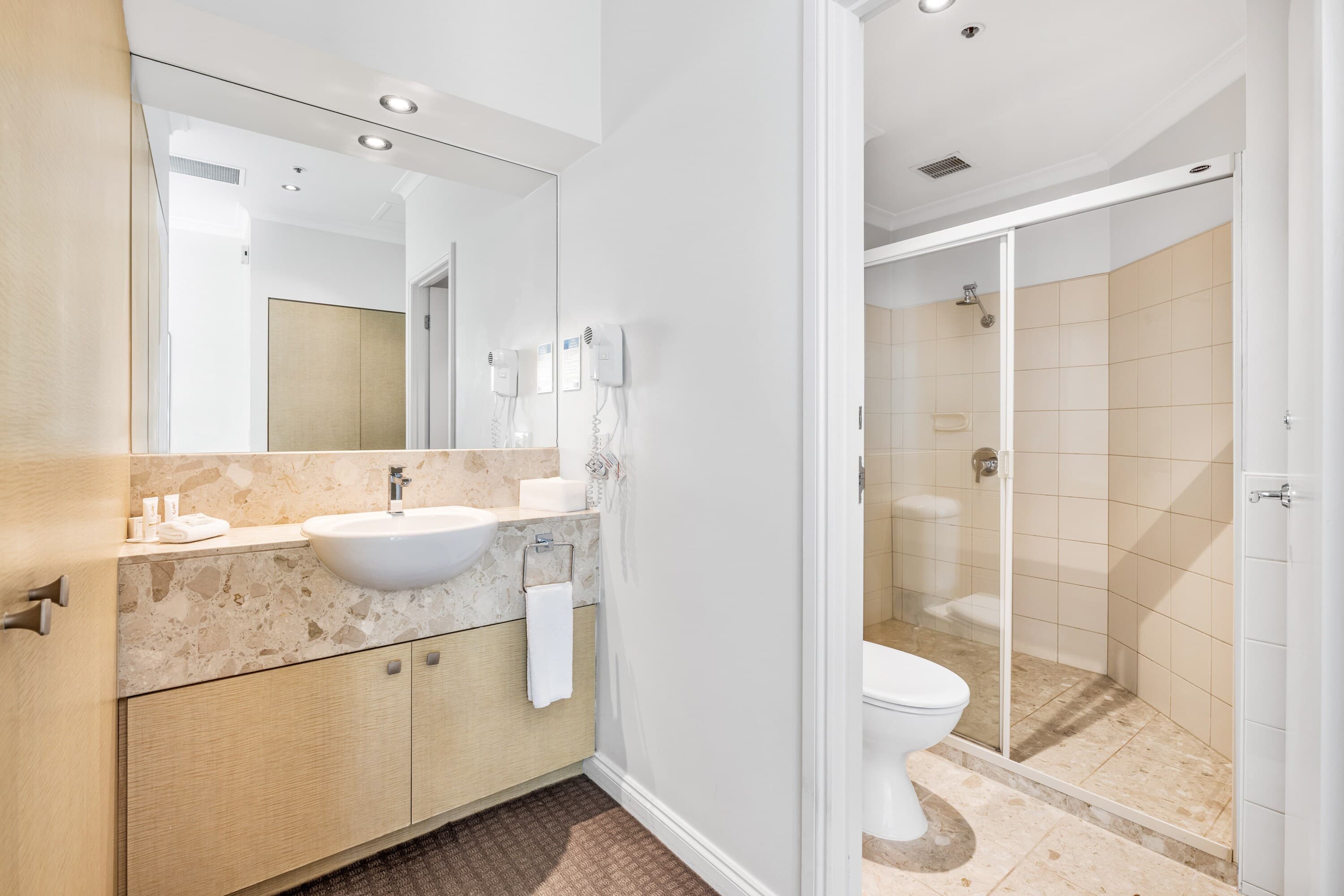 Clarion Suites Gateway - Image 5