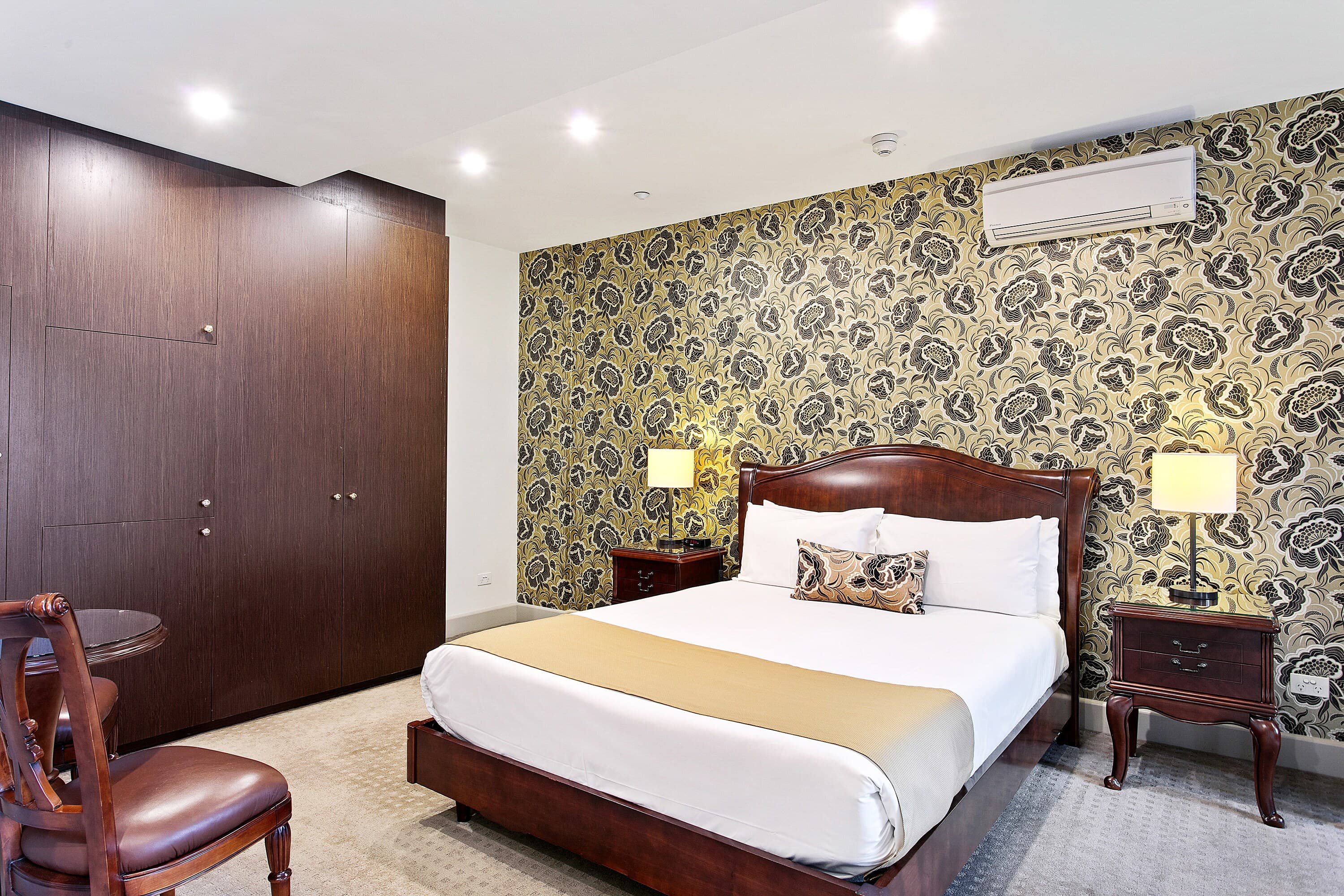 Quality Inn Heritage on Lydiard - Image 1