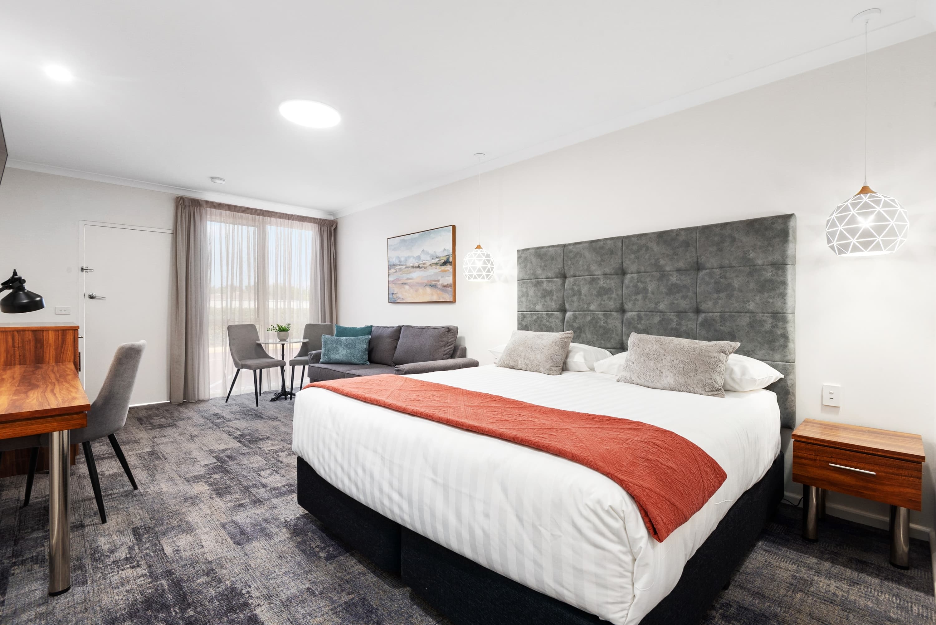 Comfort Inn Deakin Palms - Image 3