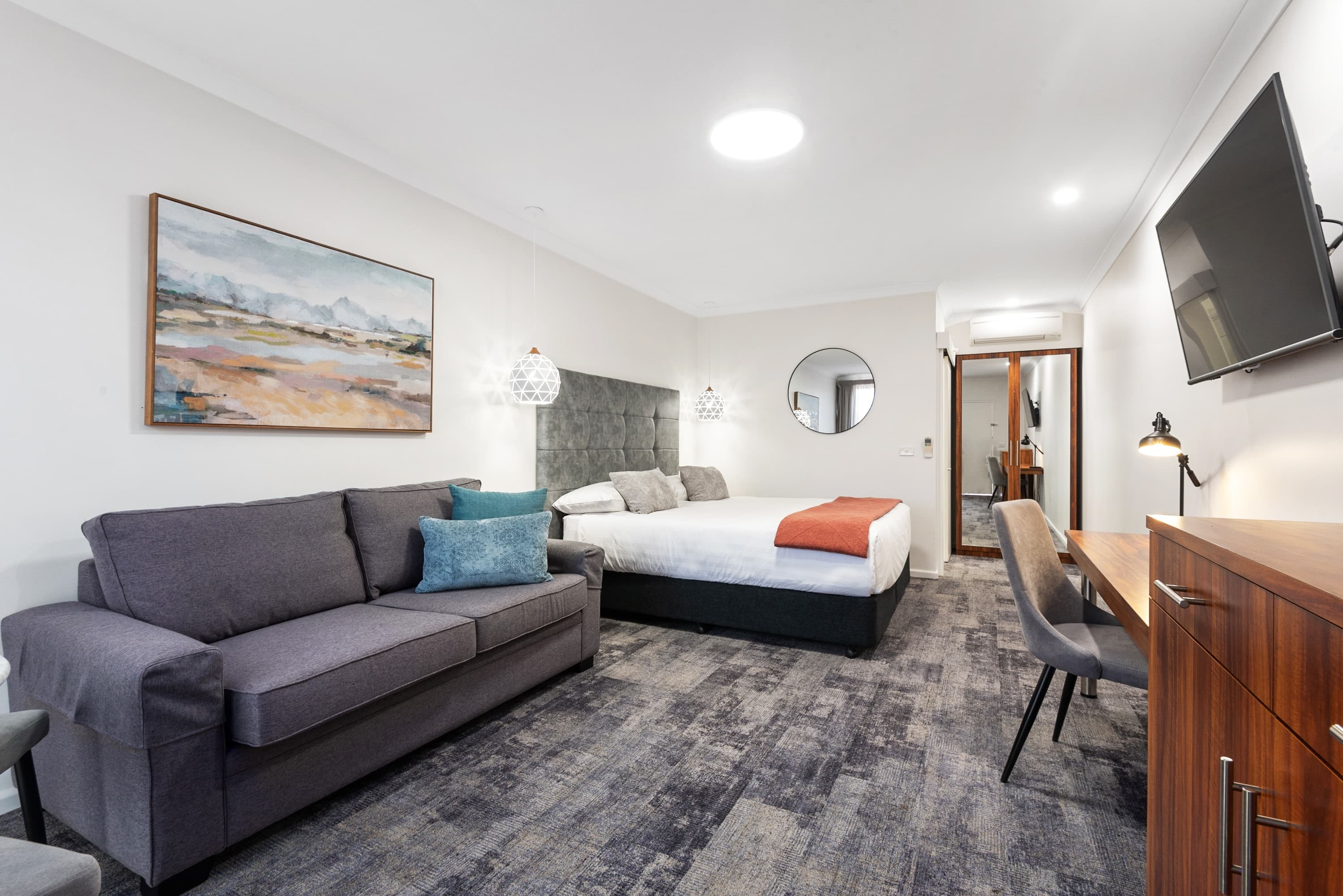 Comfort Inn Deakin Palms - Image 4