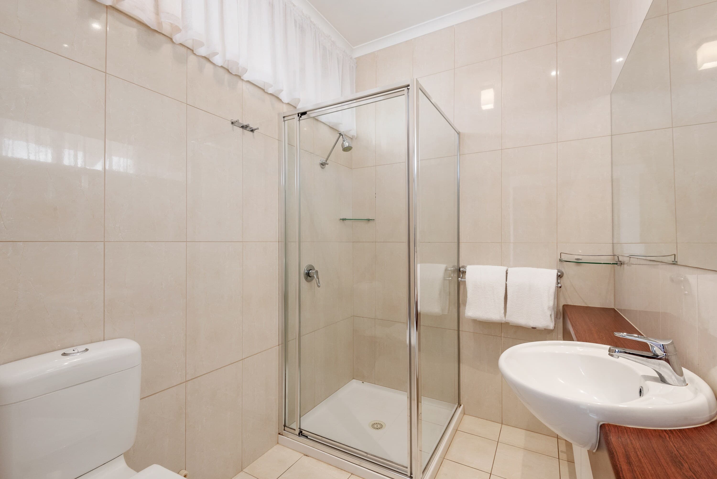 Comfort Inn Deakin Palms — 17