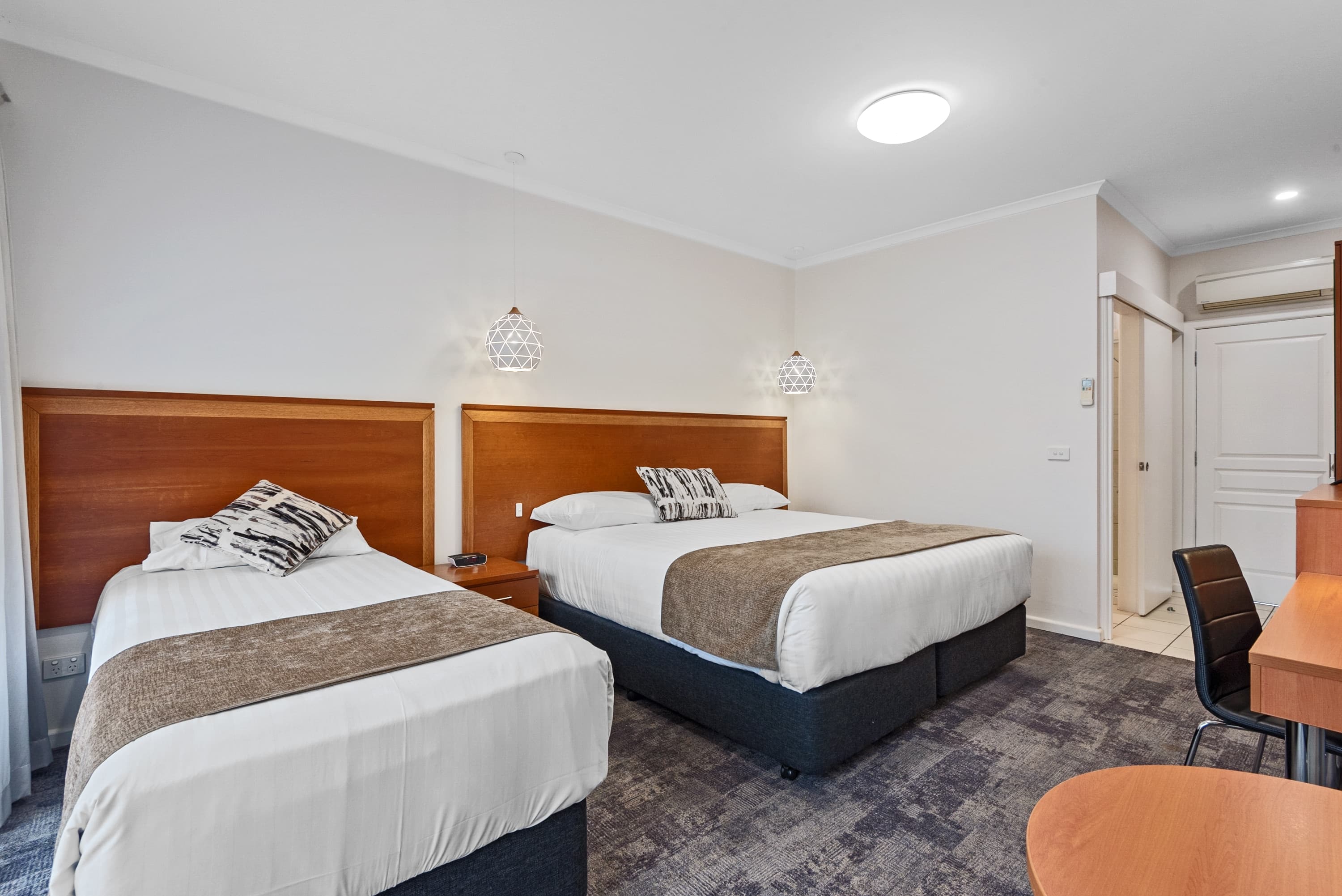 Comfort Inn Deakin Palms — 24