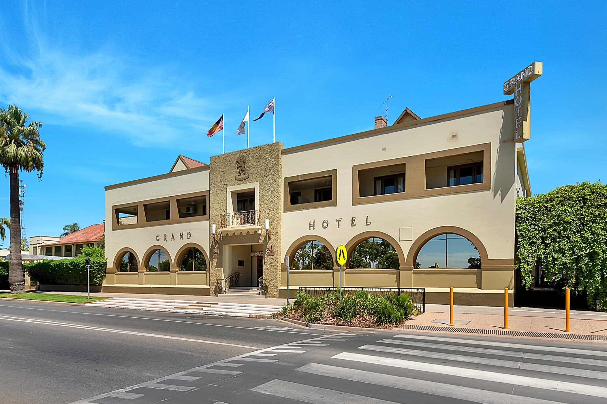 Quality Hotel Mildura Grand - Image 1