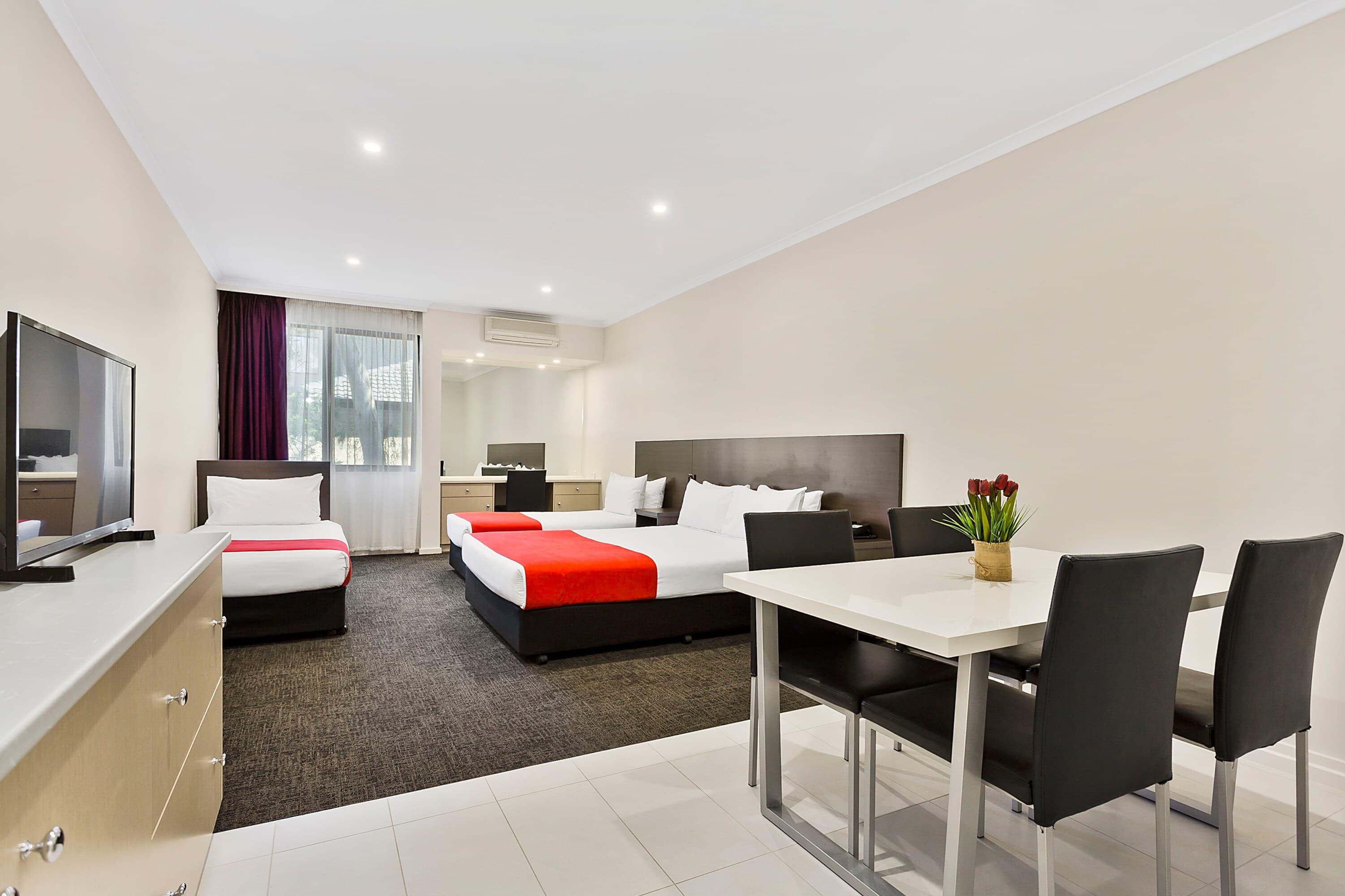 Quality Hotel Manor - Image 2