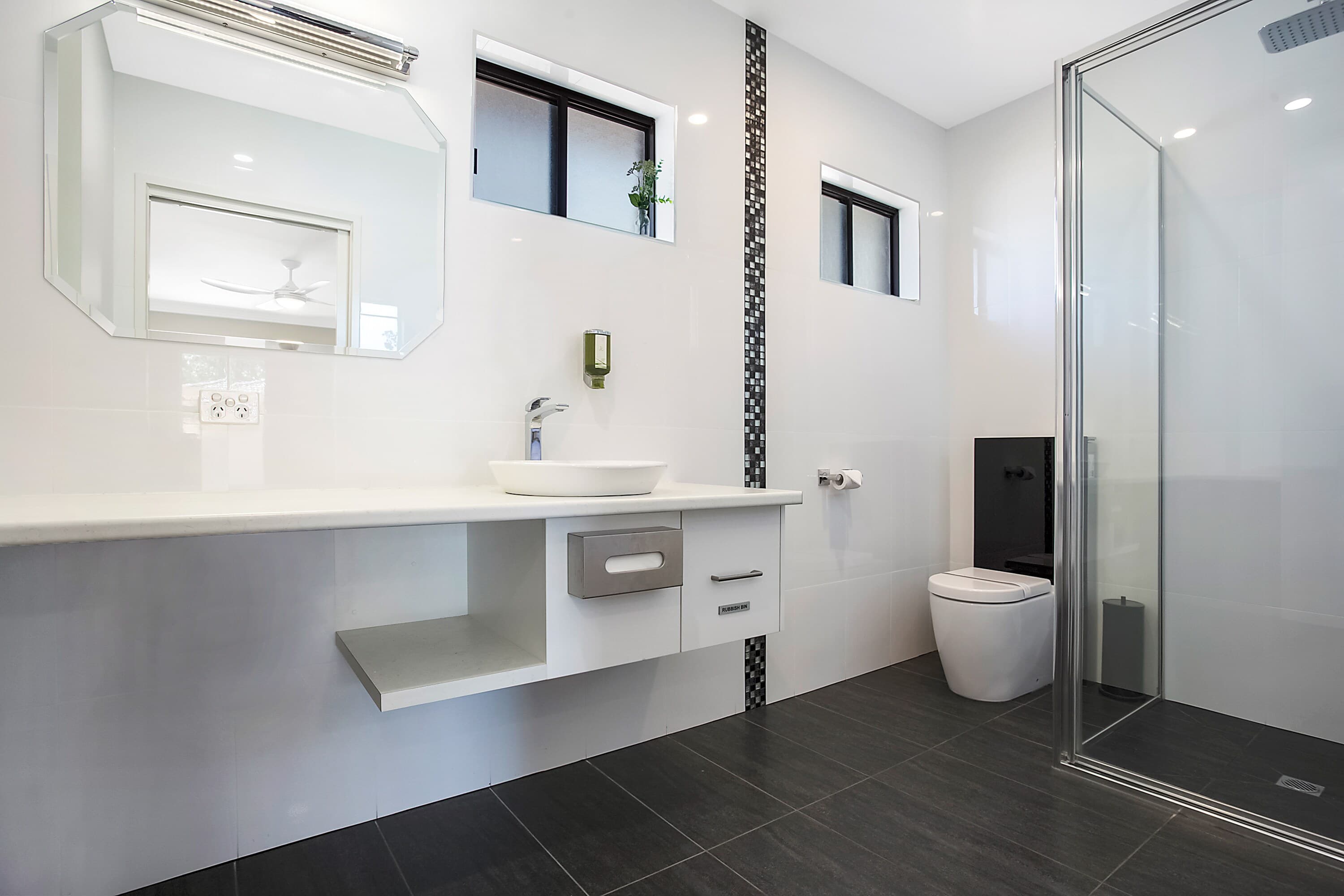 Comfort Inn May Park - Image 2