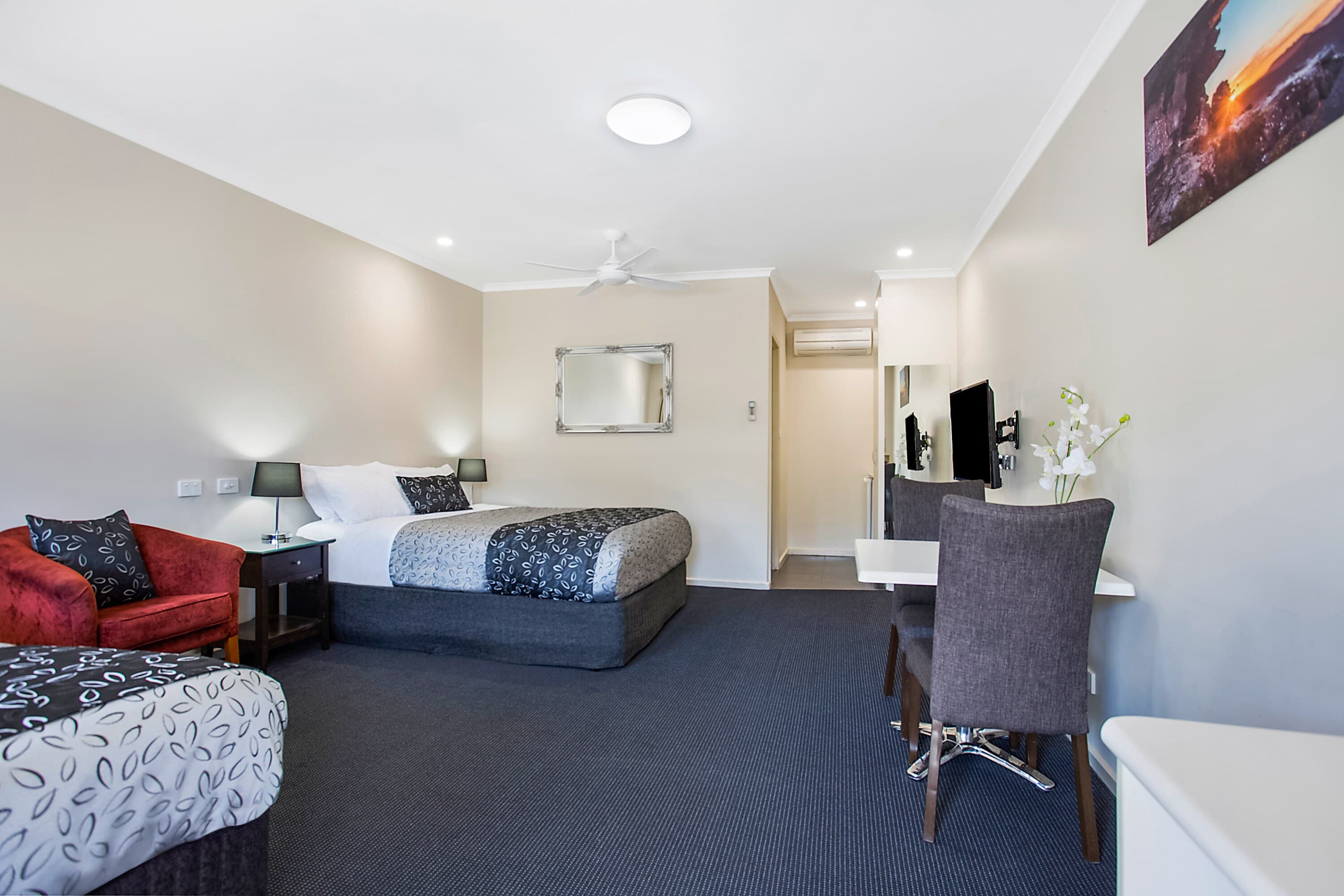 Comfort Inn May Park - Image 3