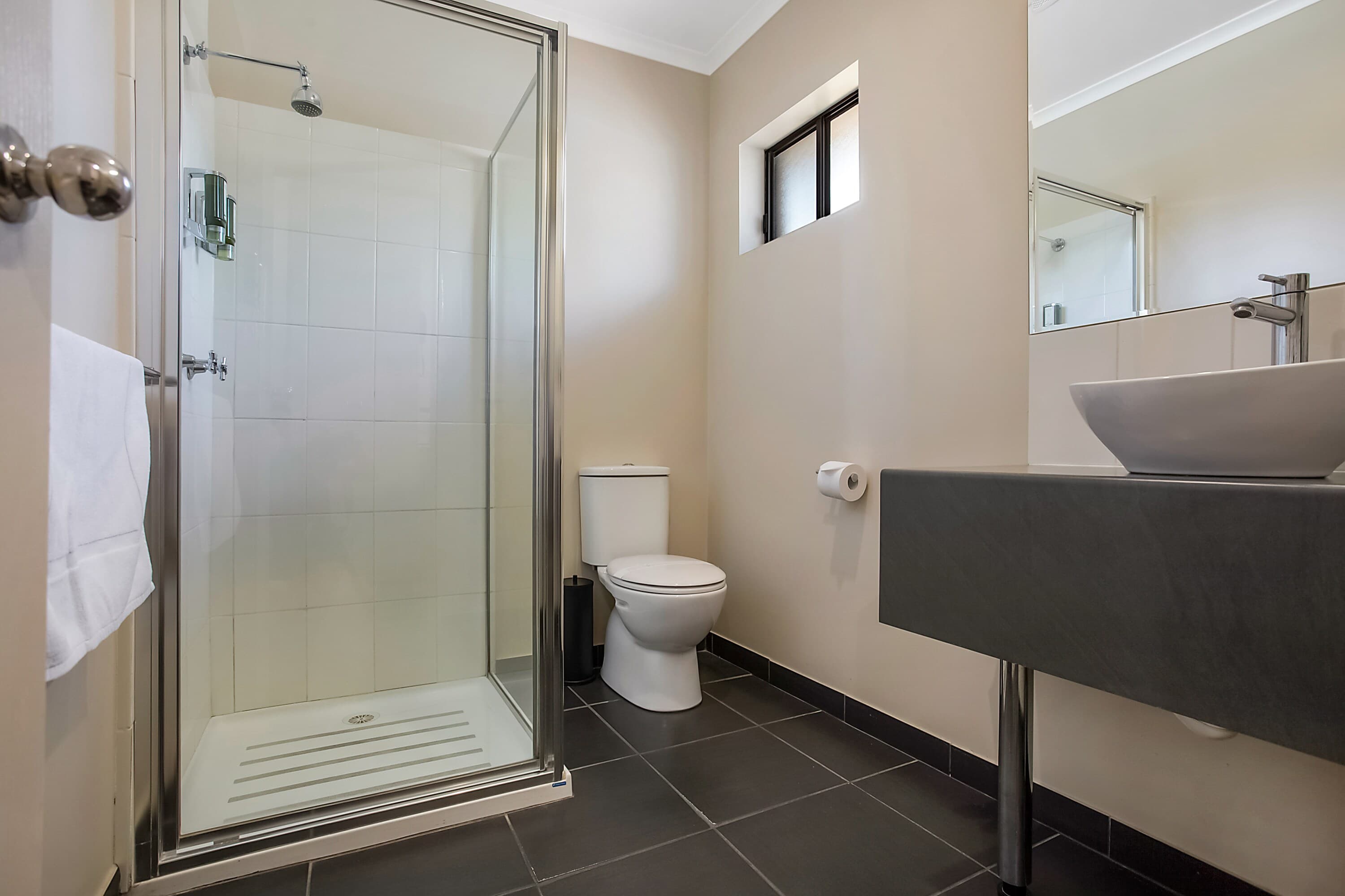 Comfort Inn May Park - Image 5