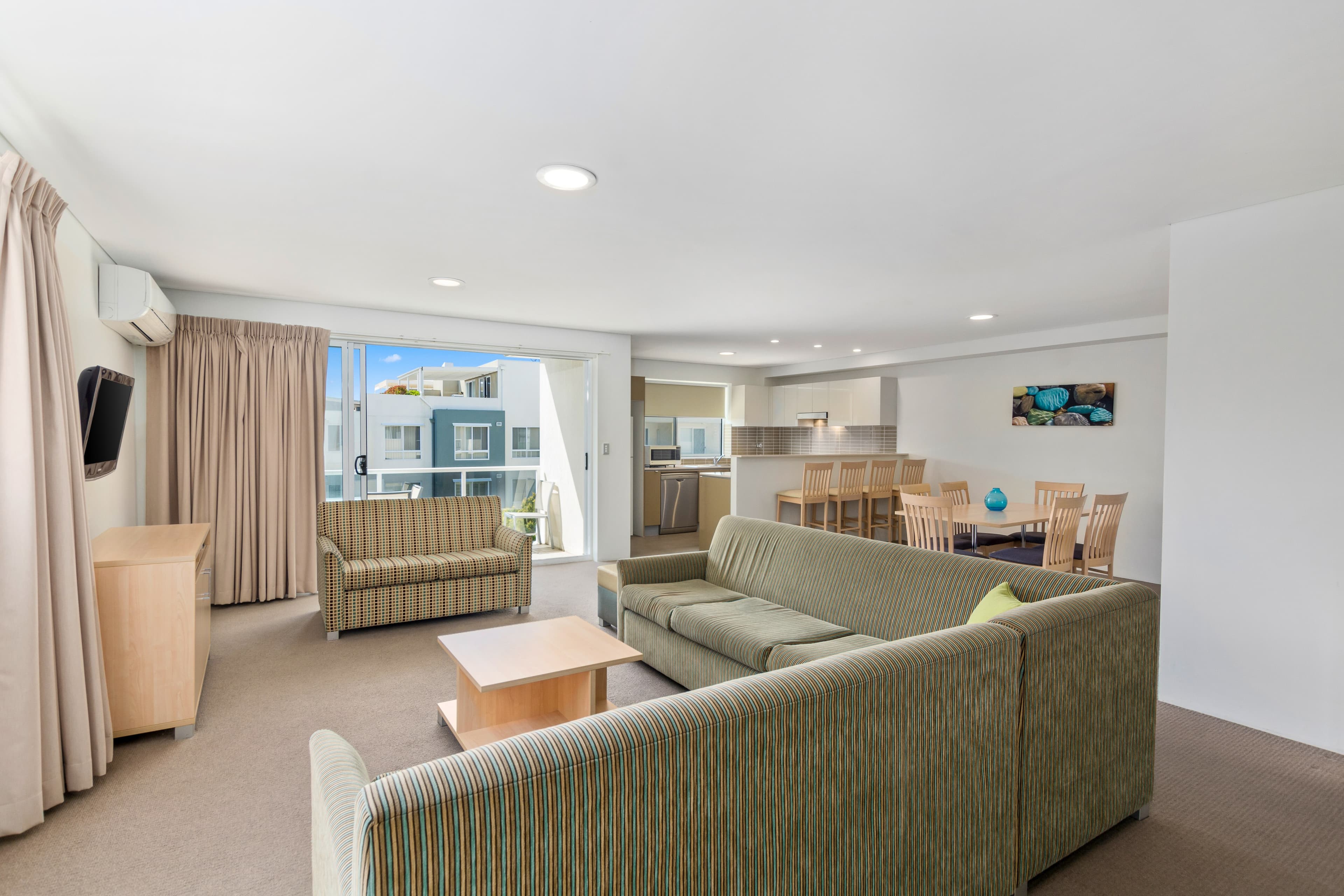 Quality Suites Pioneer Sands — 8