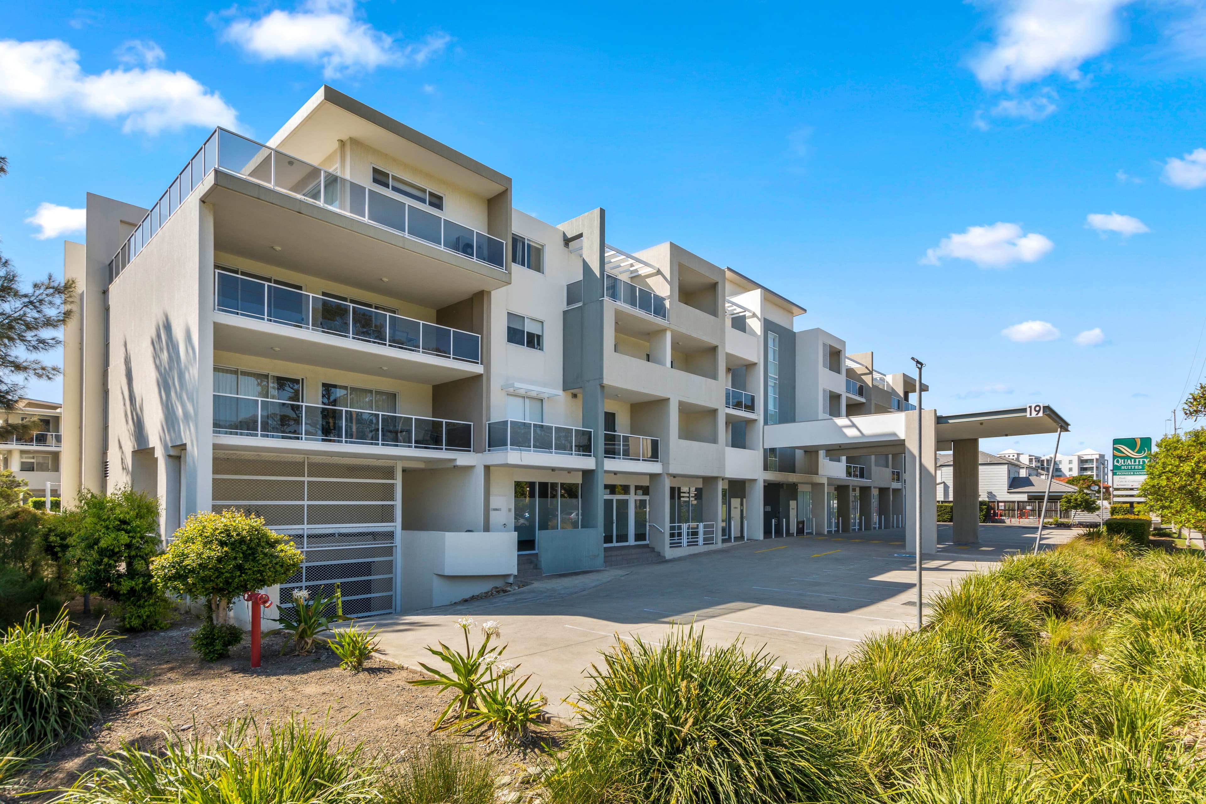 Quality Suites Pioneer Sands - Image 1