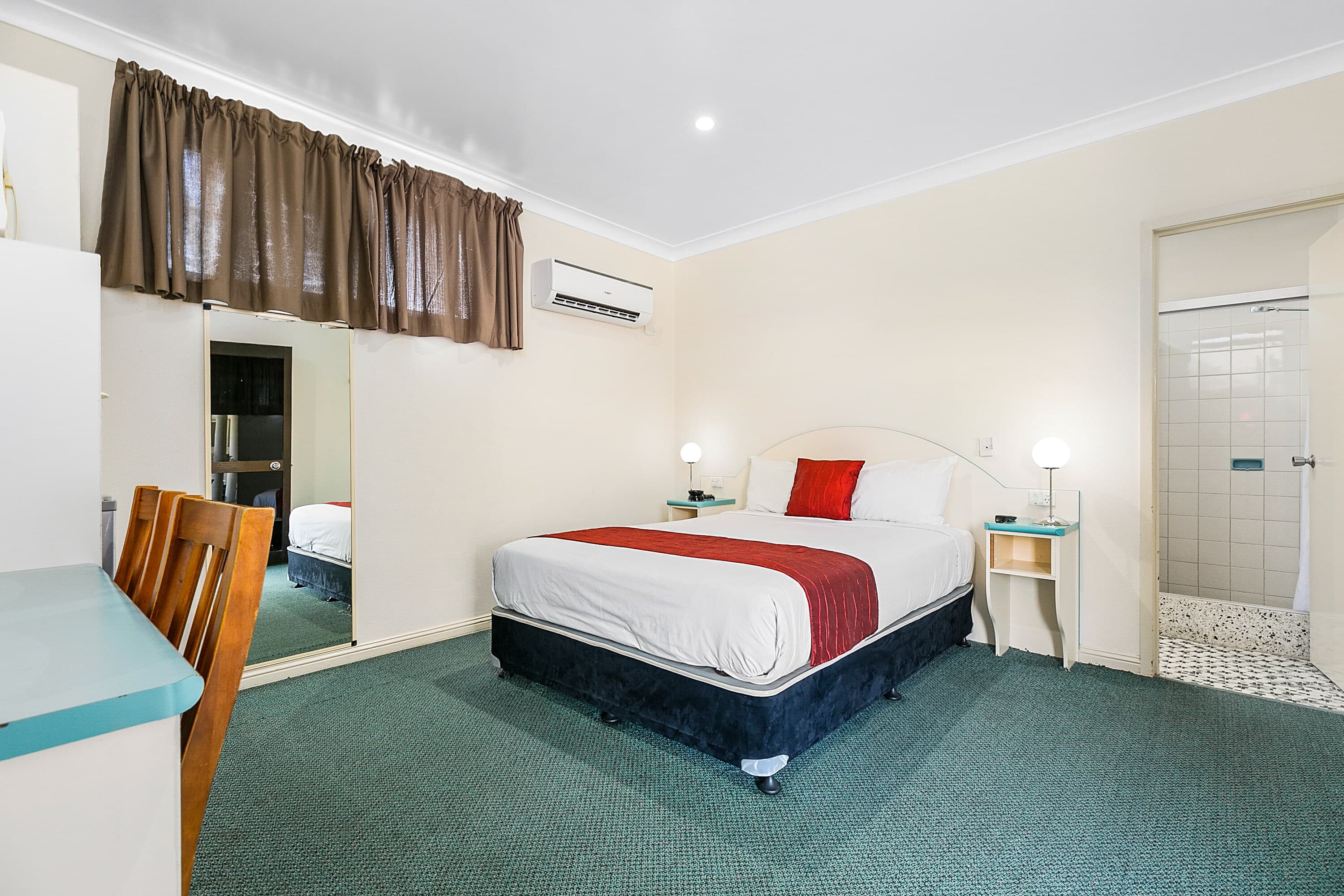 Econo Lodge Park Lane — 13
