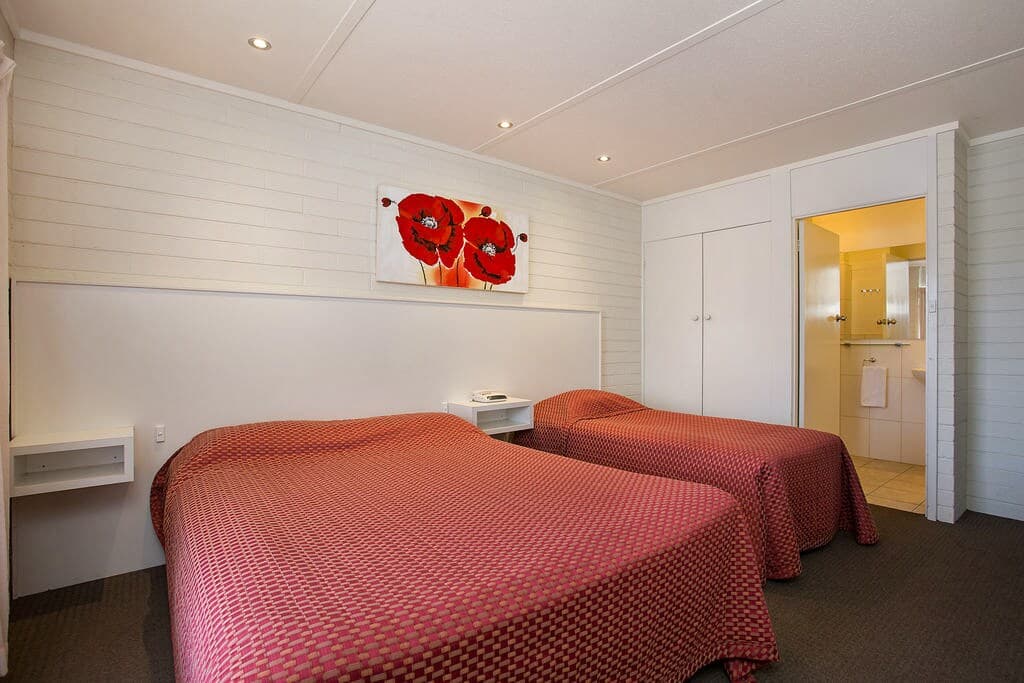 Econo Lodge Portland - Image 2