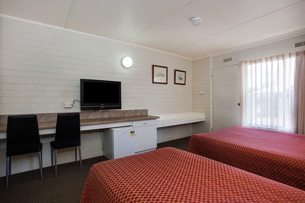 Econo Lodge Portland - Image 3
