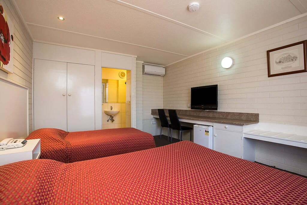 Econo Lodge Portland - Image 4