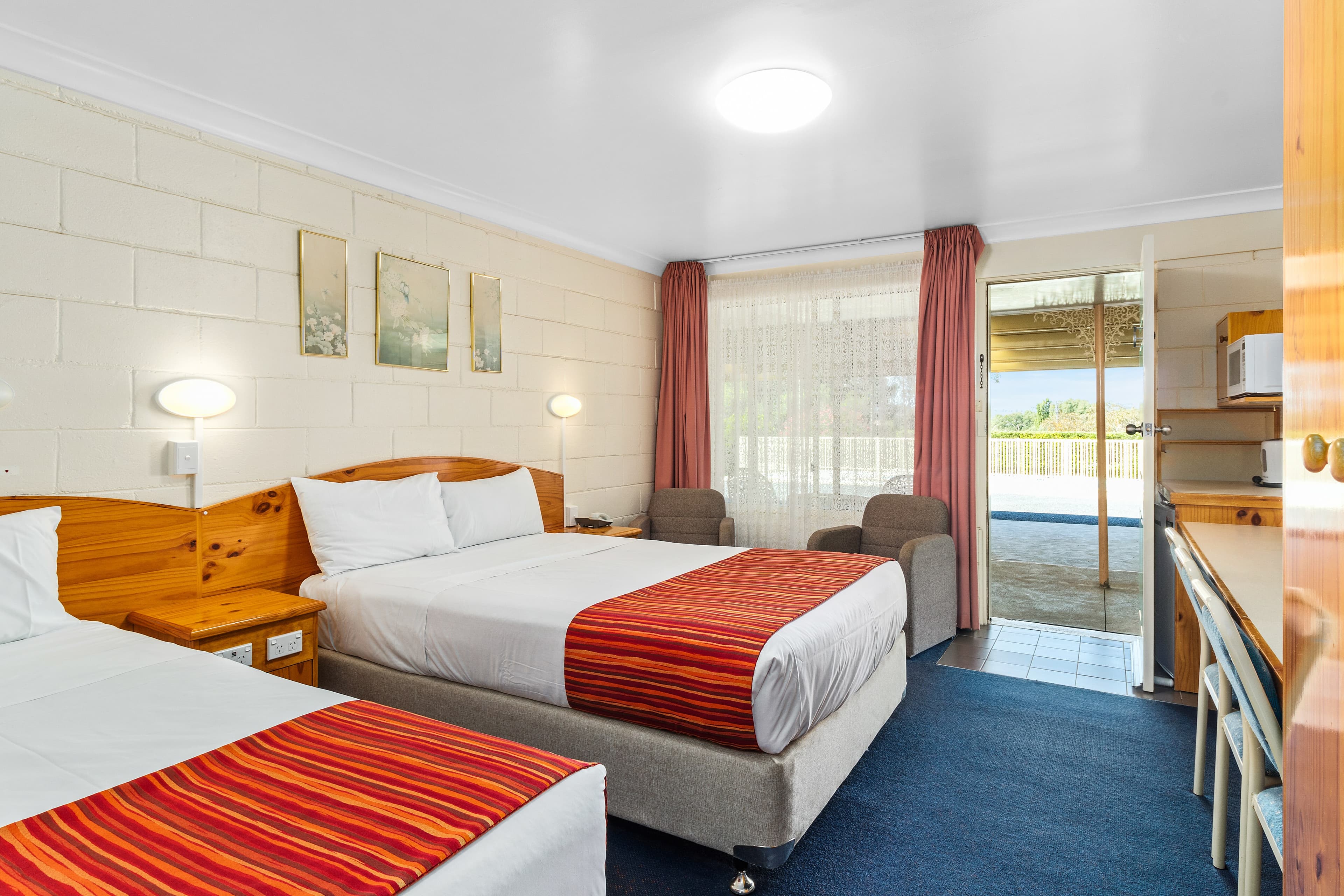 Econo Lodge Alabaster - Image 4