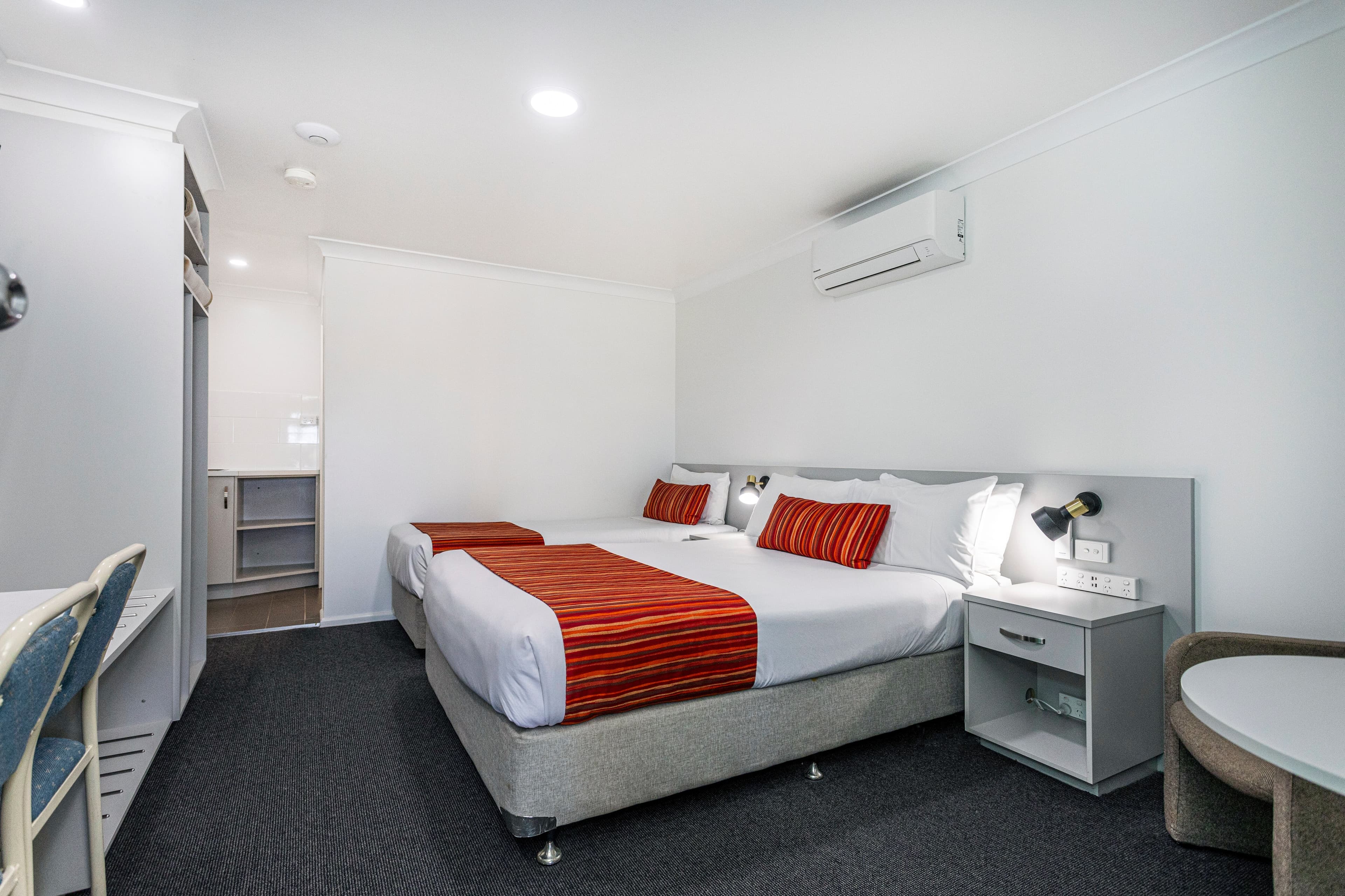 Econo Lodge Alabaster — 14