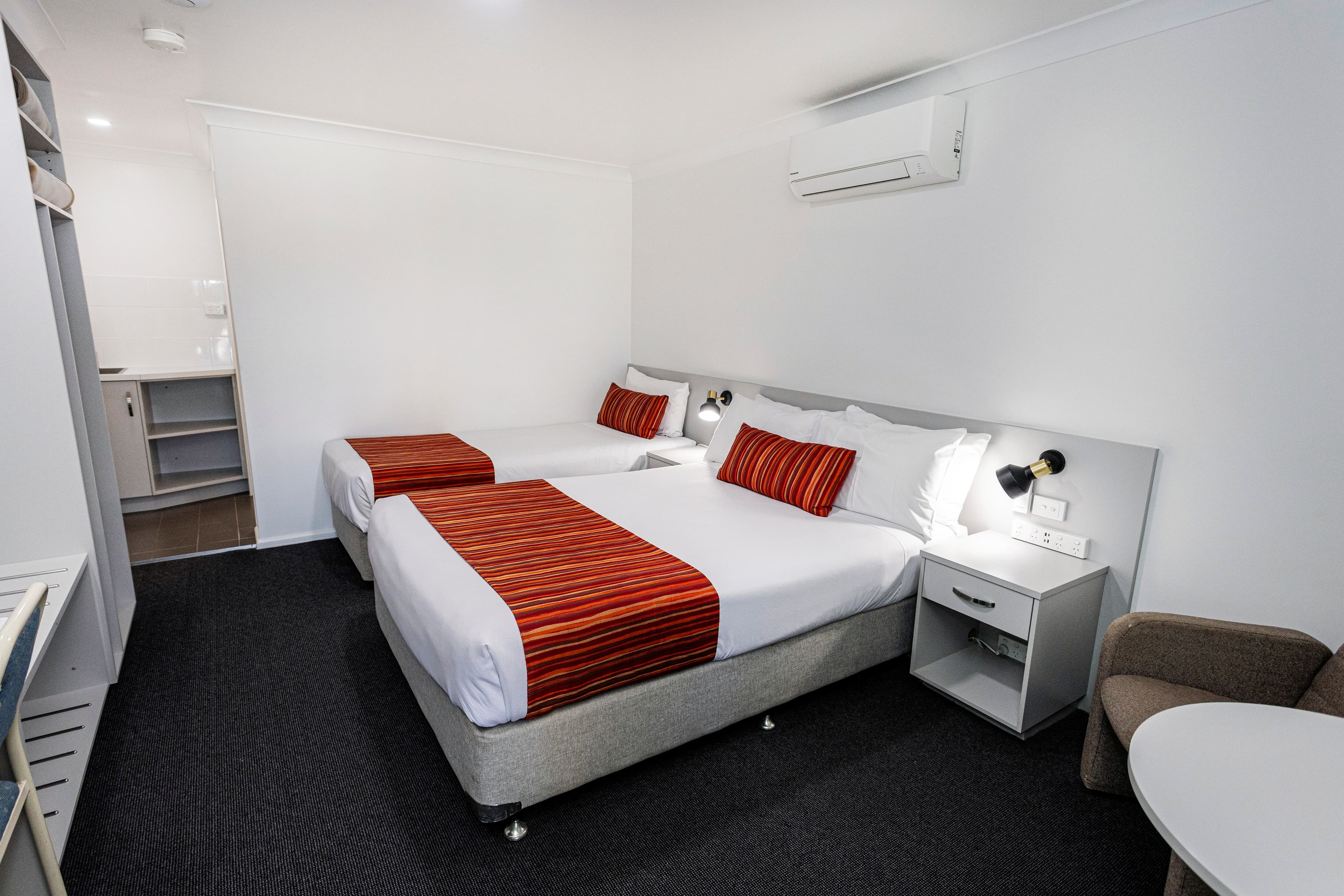 Econo Lodge Alabaster — 15