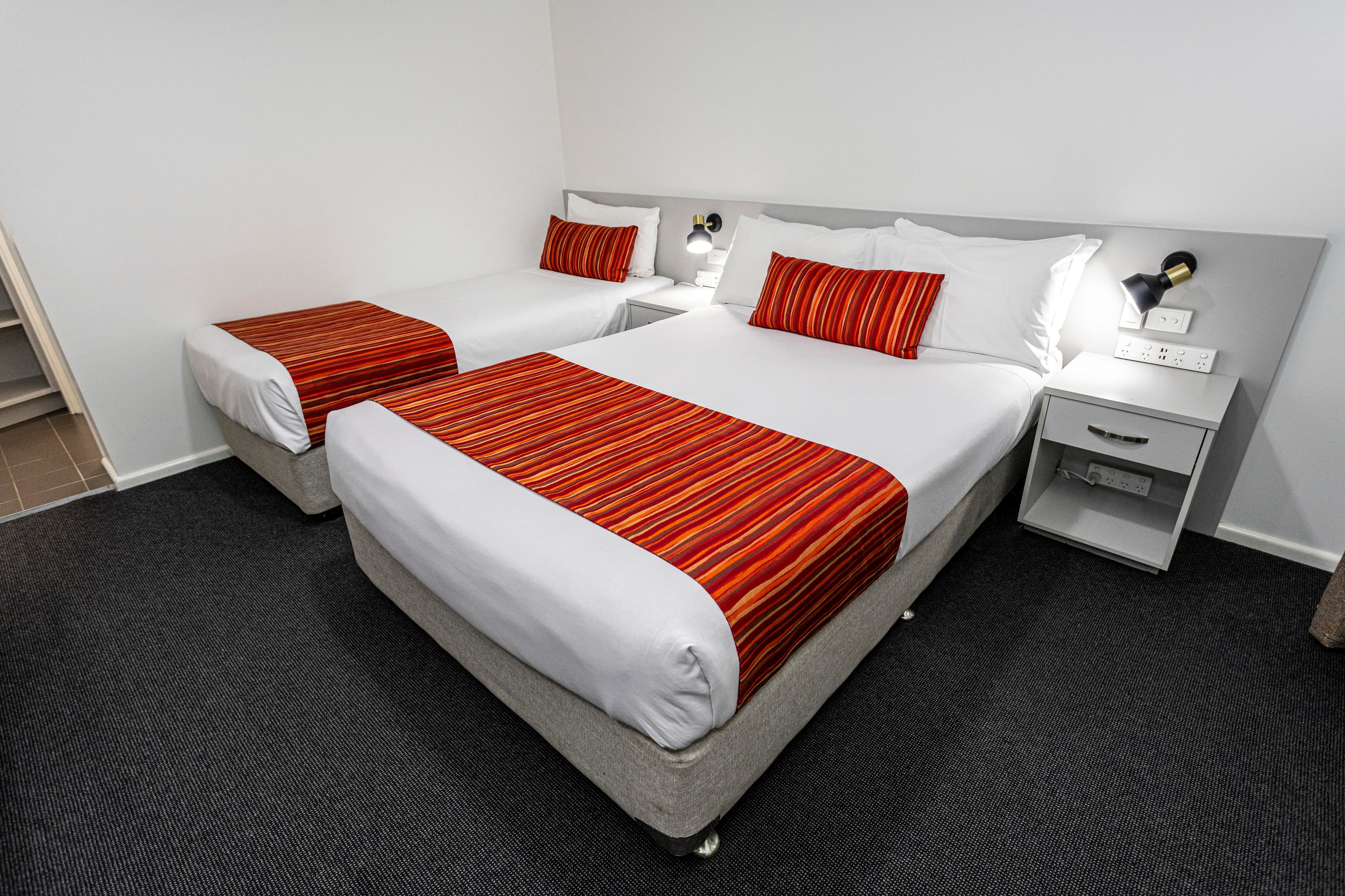 Econo Lodge Alabaster — 16