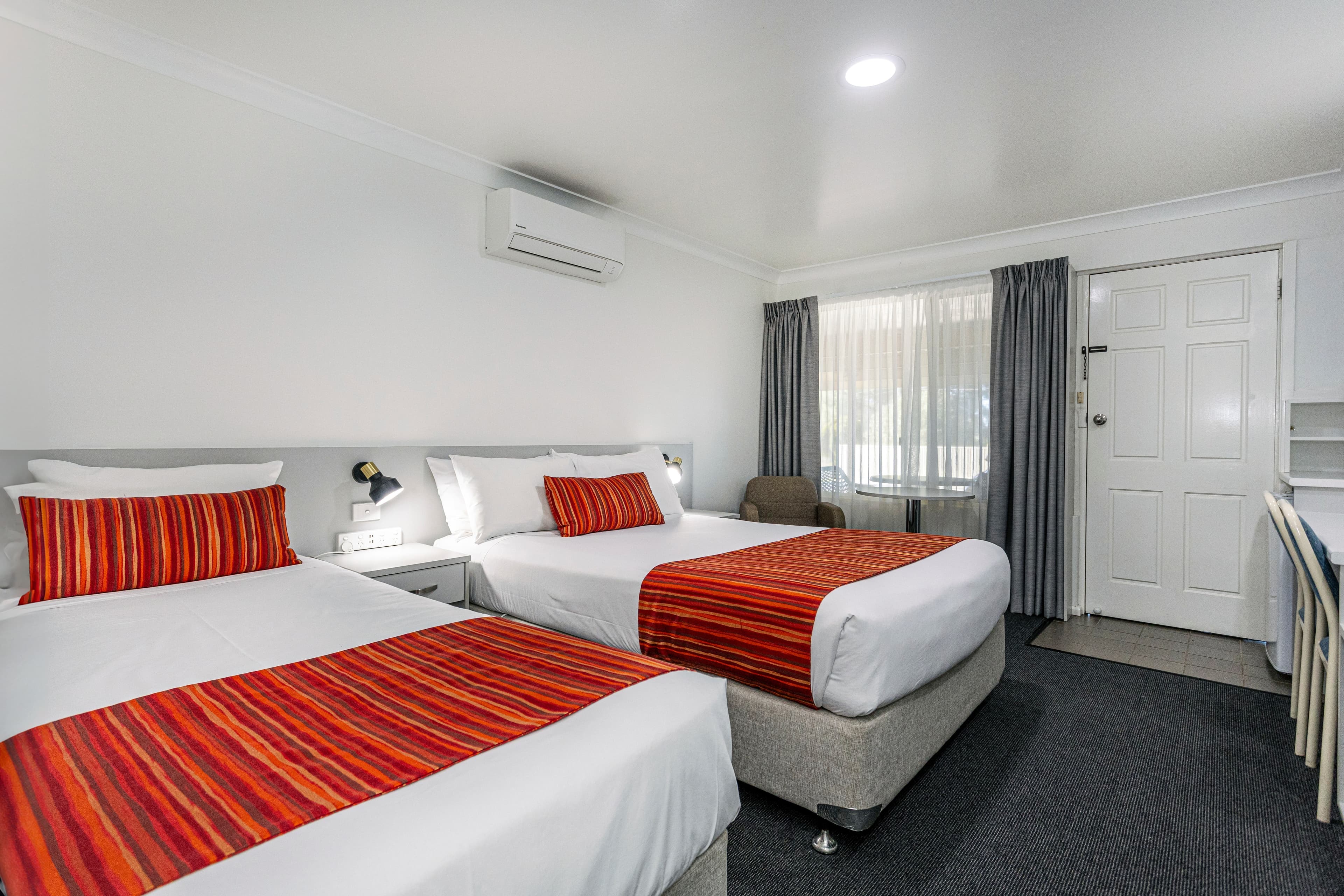 Econo Lodge Alabaster — 17
