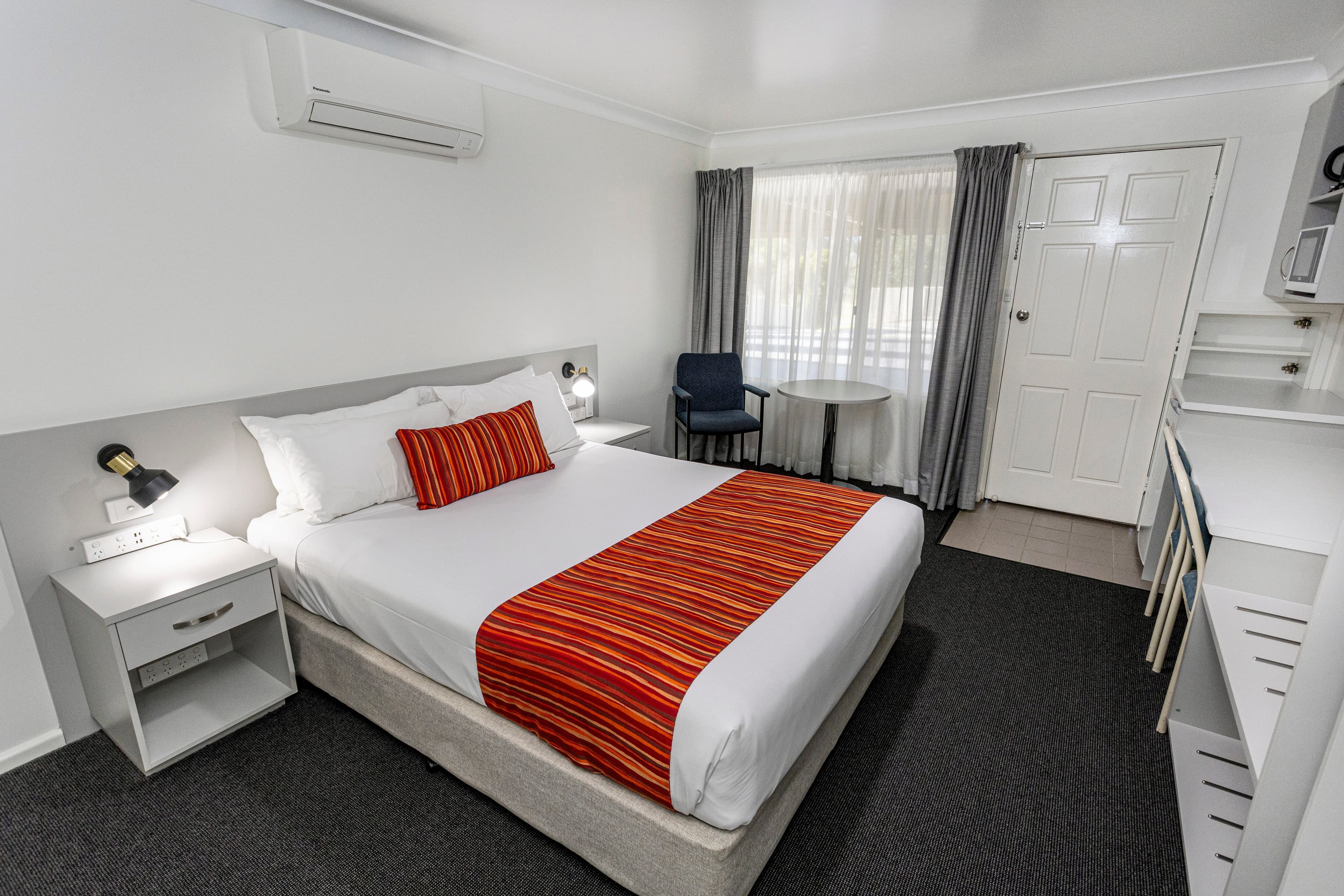 Econo Lodge Alabaster — 35