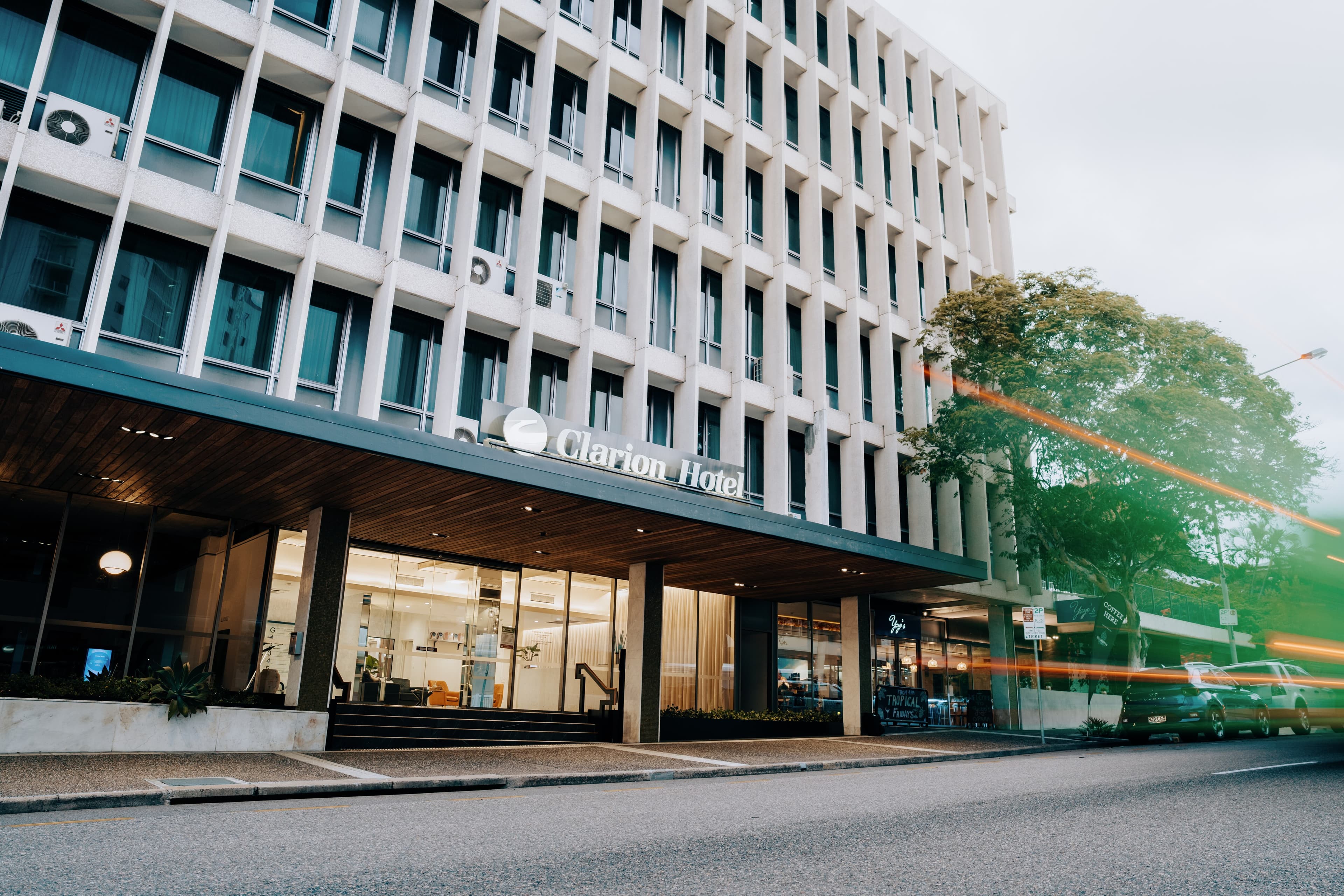 Clarion Hotel Townsville - Image 1