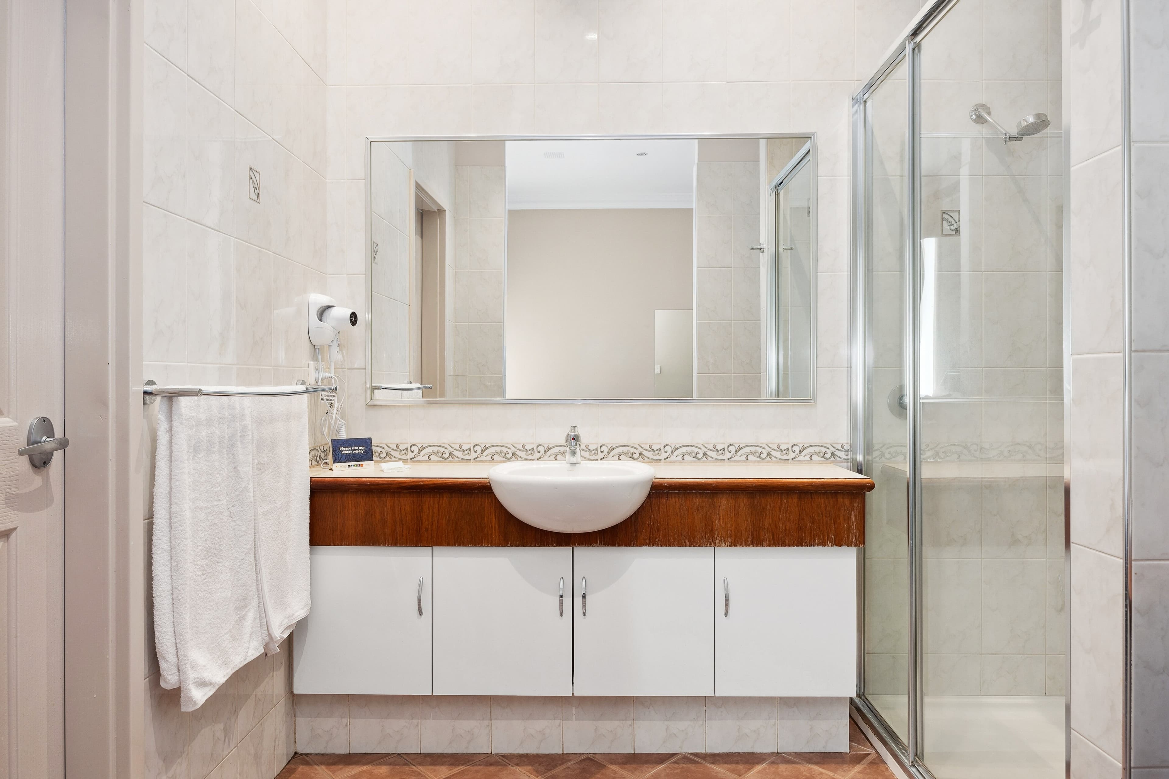 Quality Hotel Bayswater - Image 4