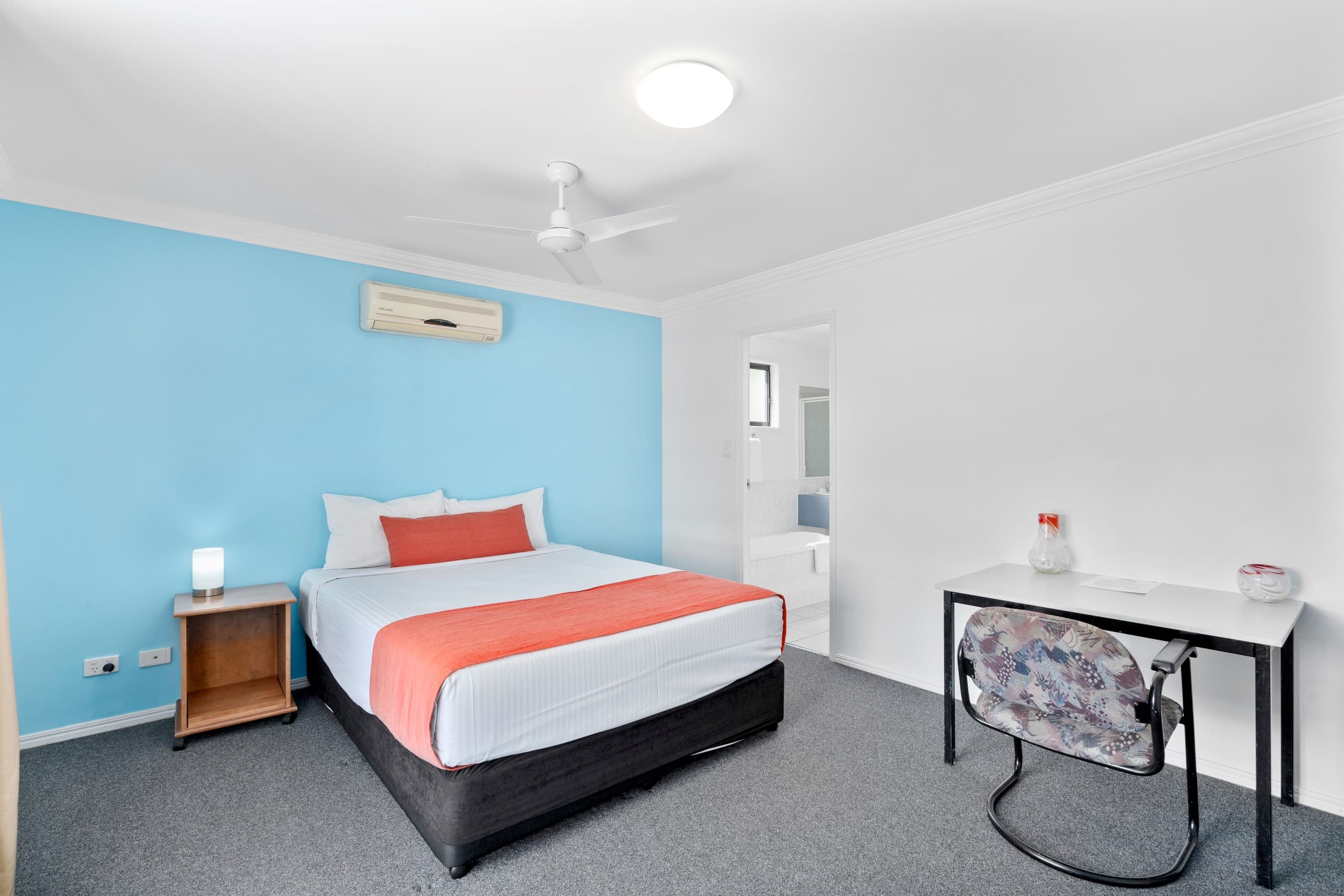 Econo Lodge Waterford - Image 3