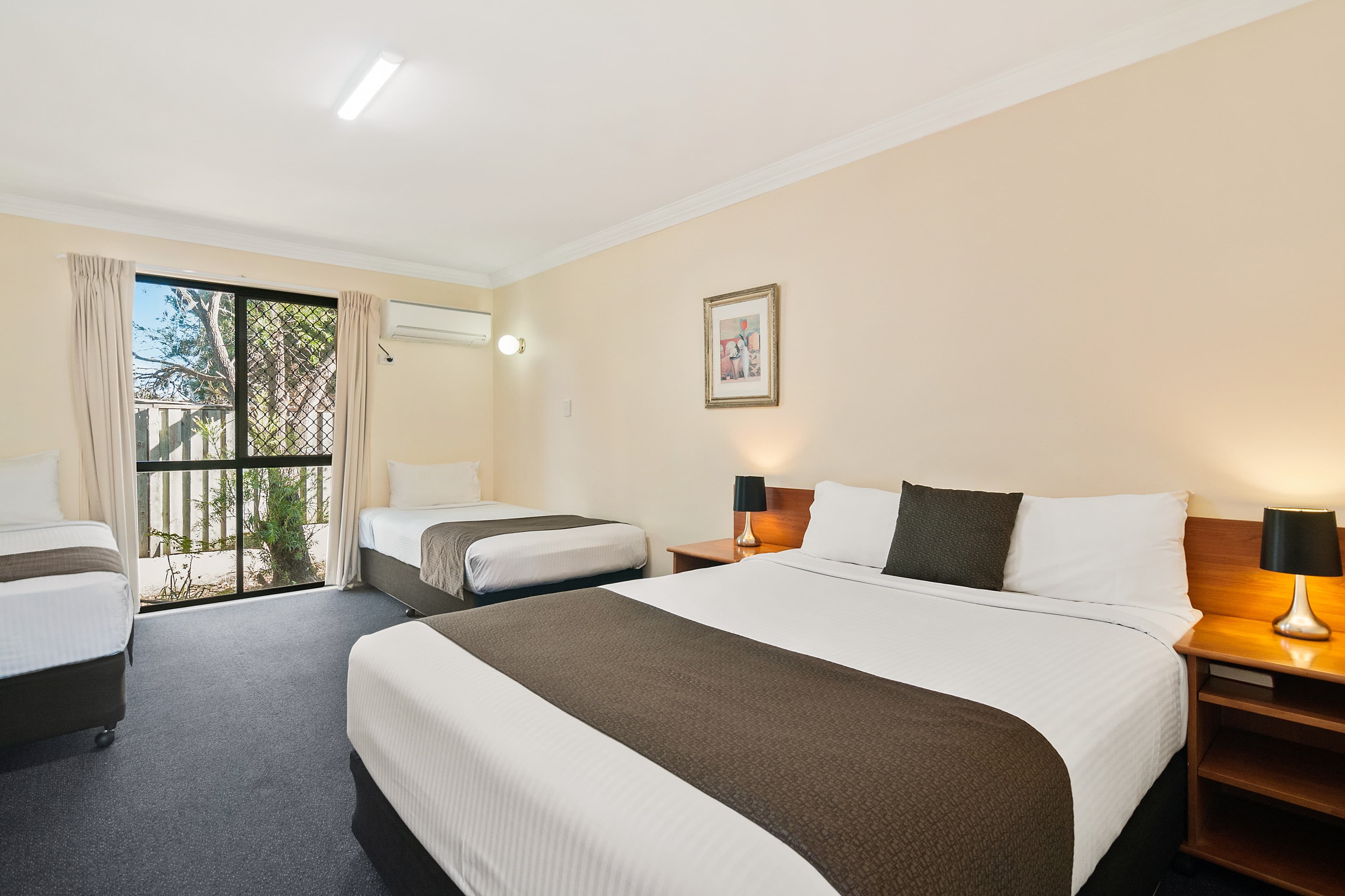 Econo Lodge Waterford — 6