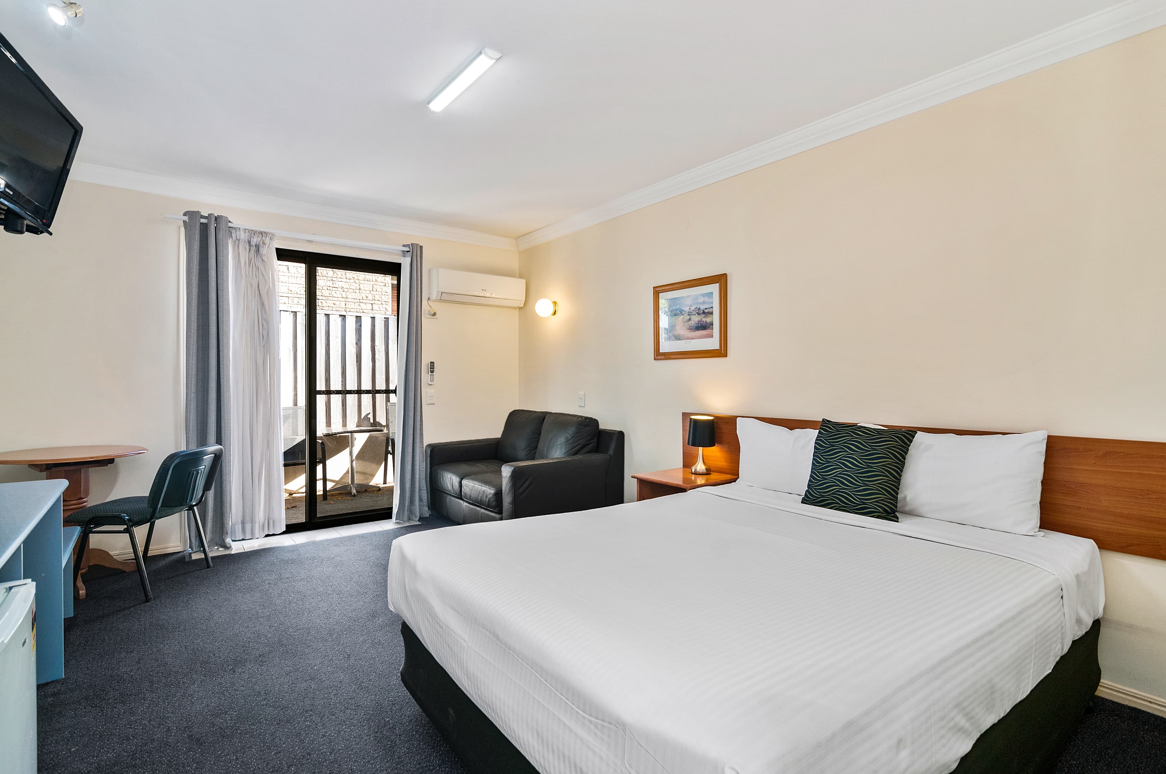 Econo Lodge Waterford — 9