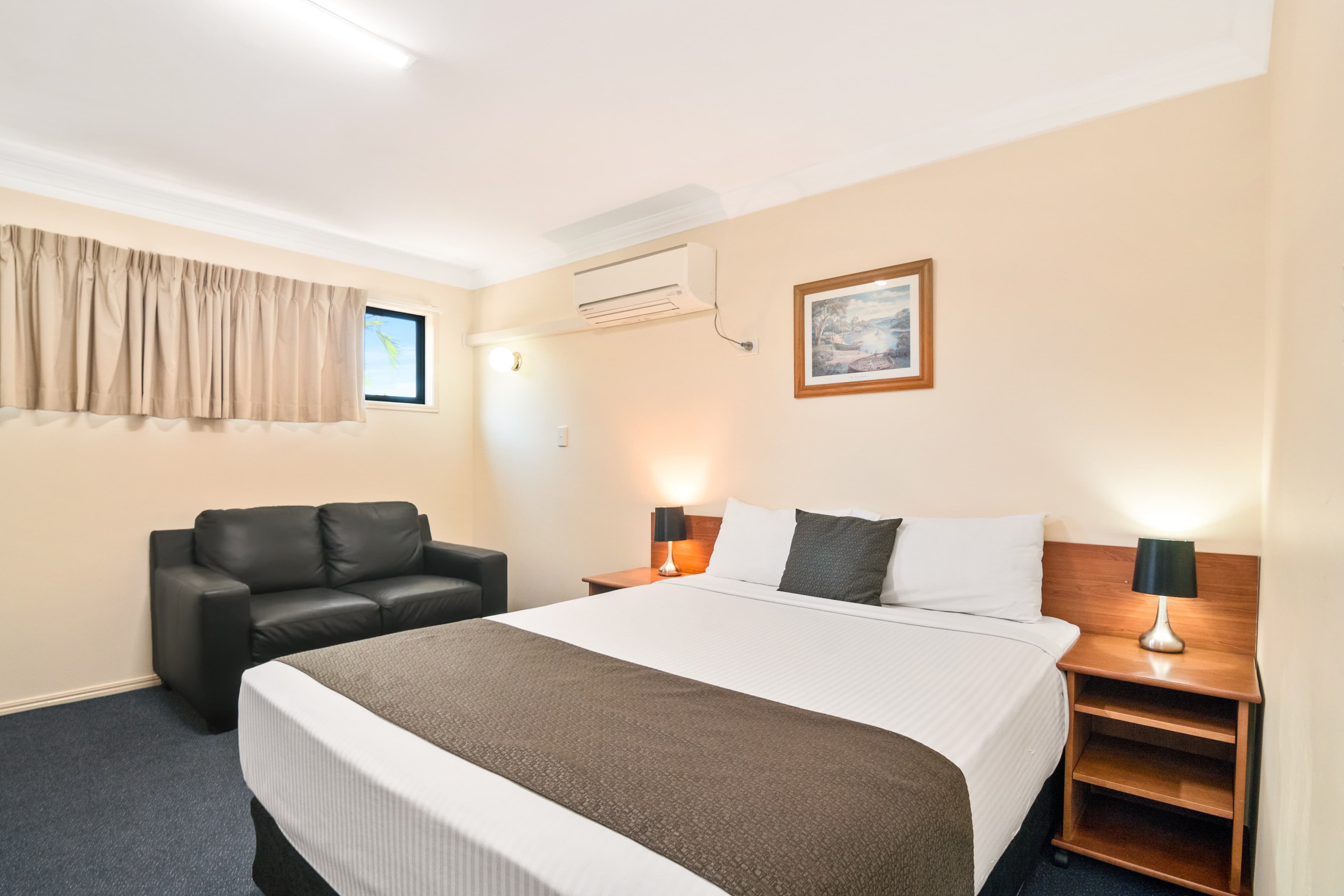 Econo Lodge Waterford — 11