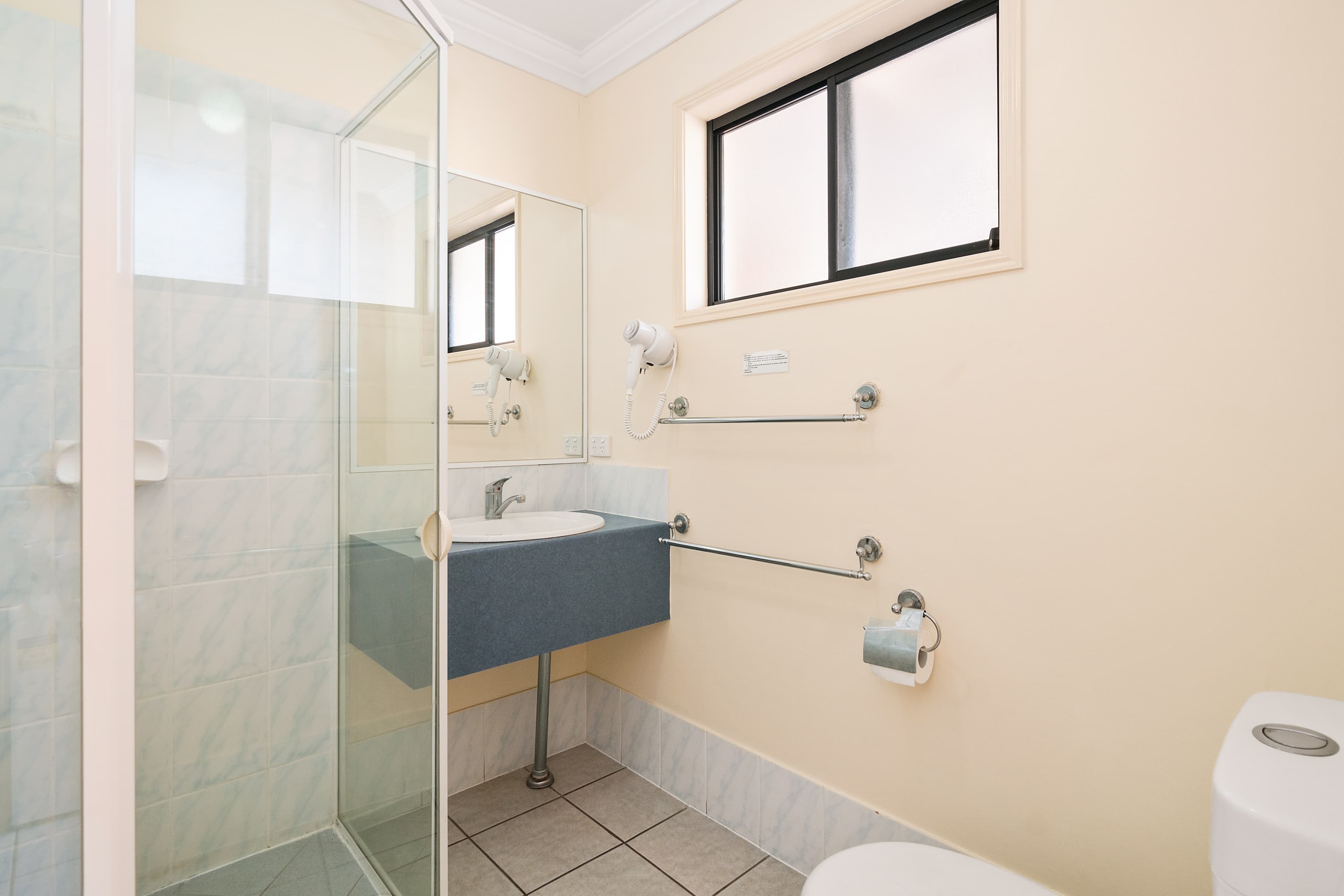 Econo Lodge Waterford — 7