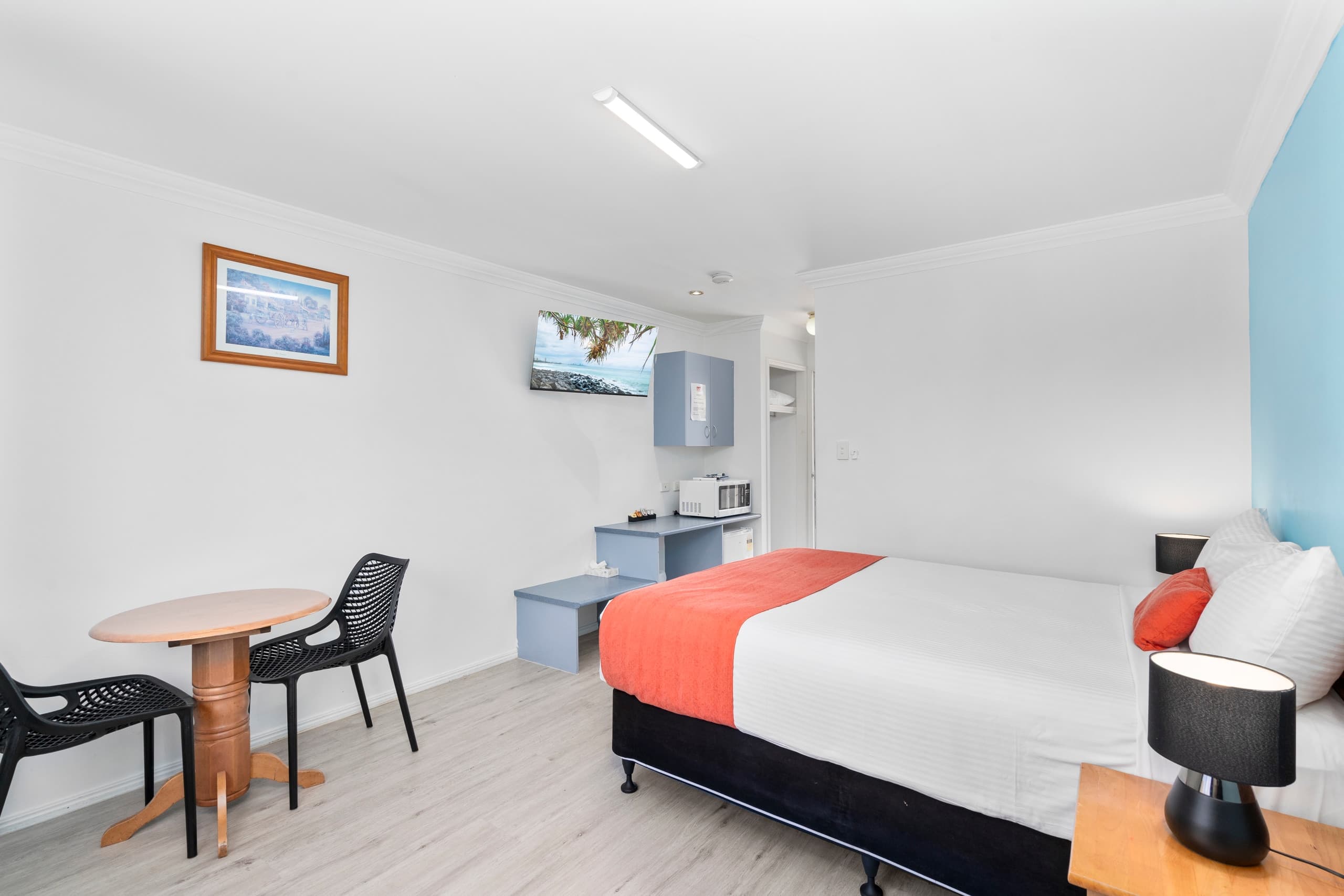 Econo Lodge Waterford — 10
