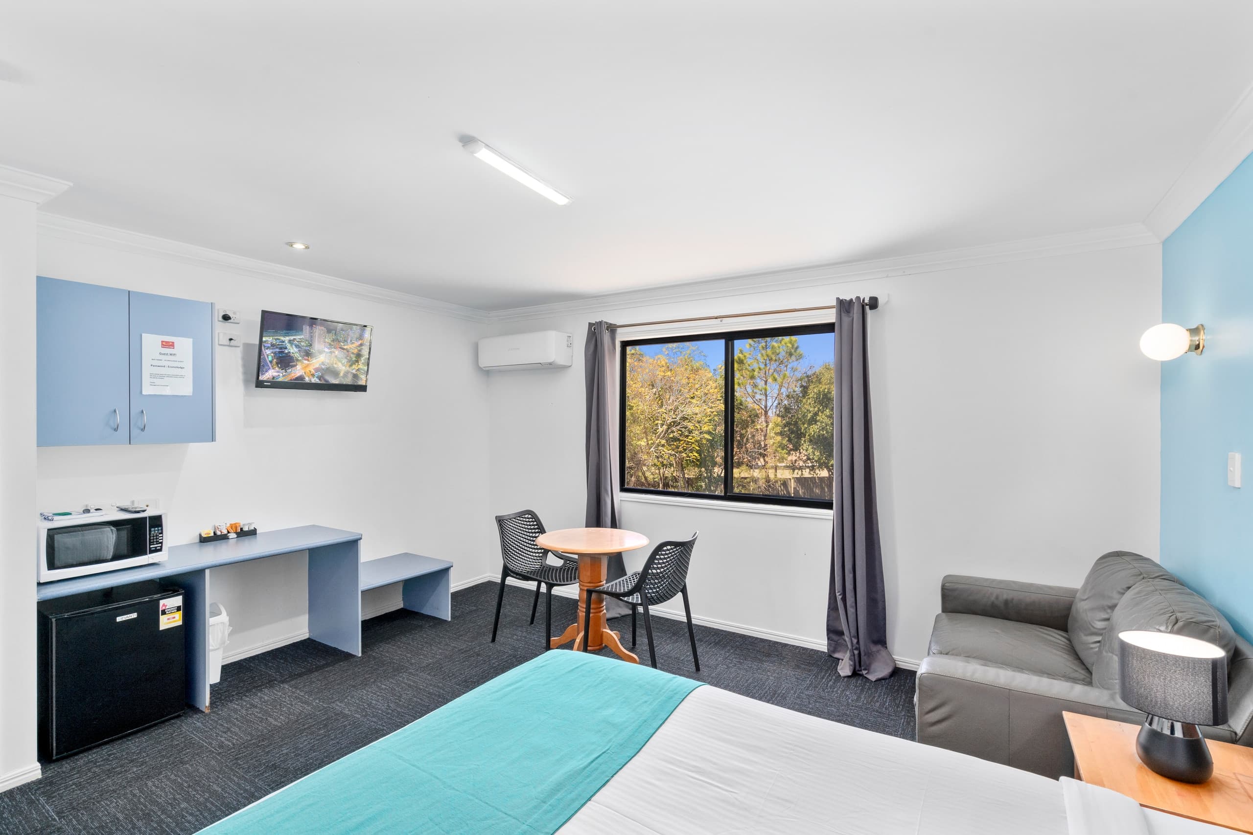 Econo Lodge Waterford — 14
