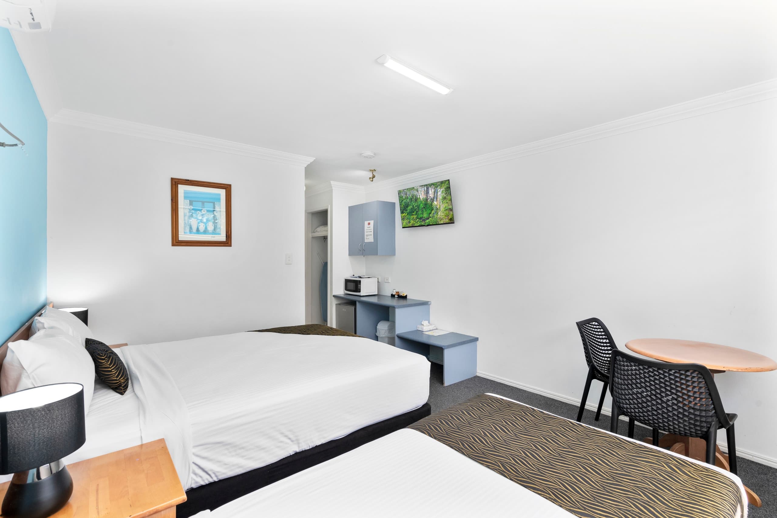 Econo Lodge Waterford — 20