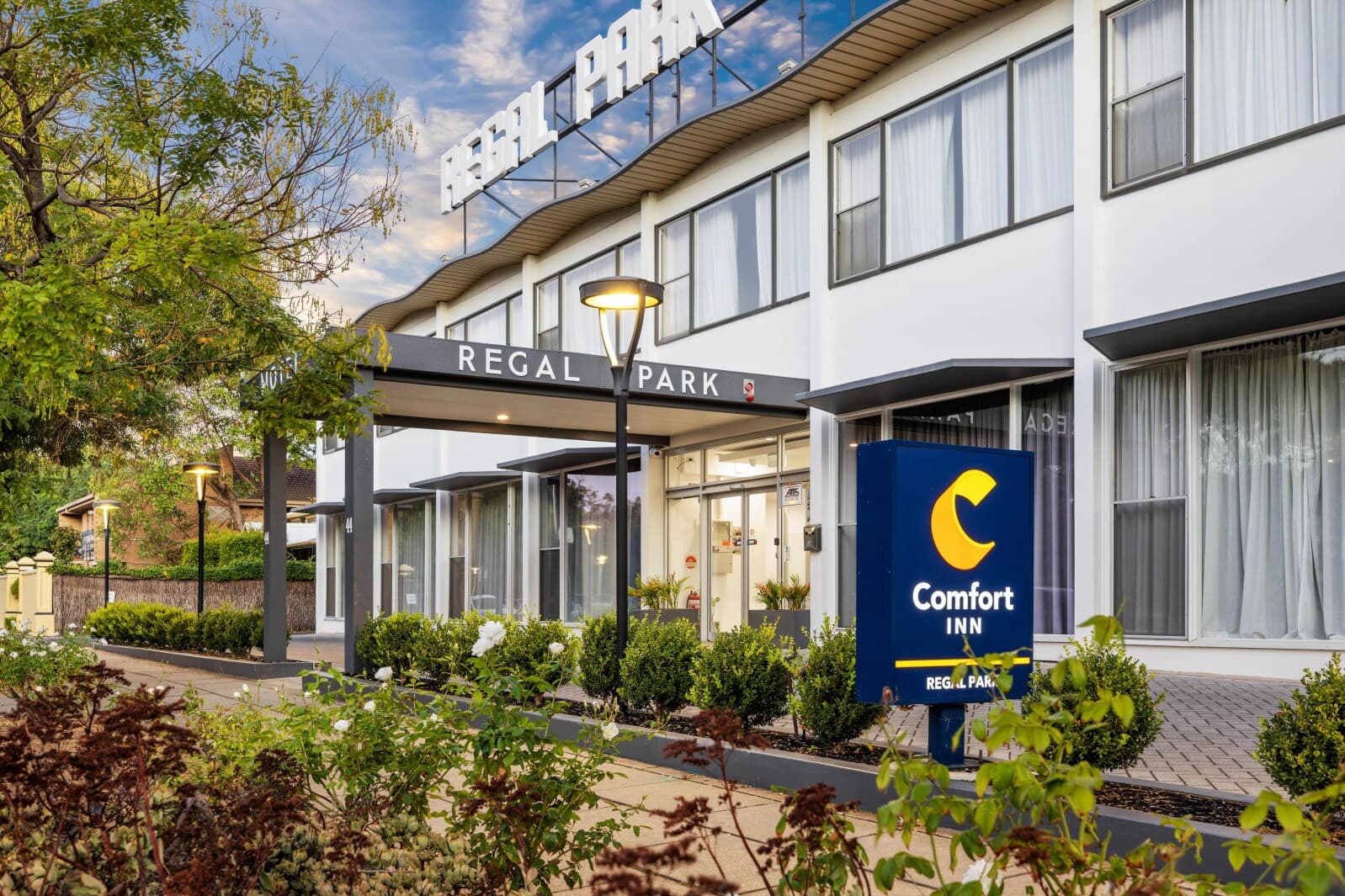 Comfort Inn Regal Park - Image 1