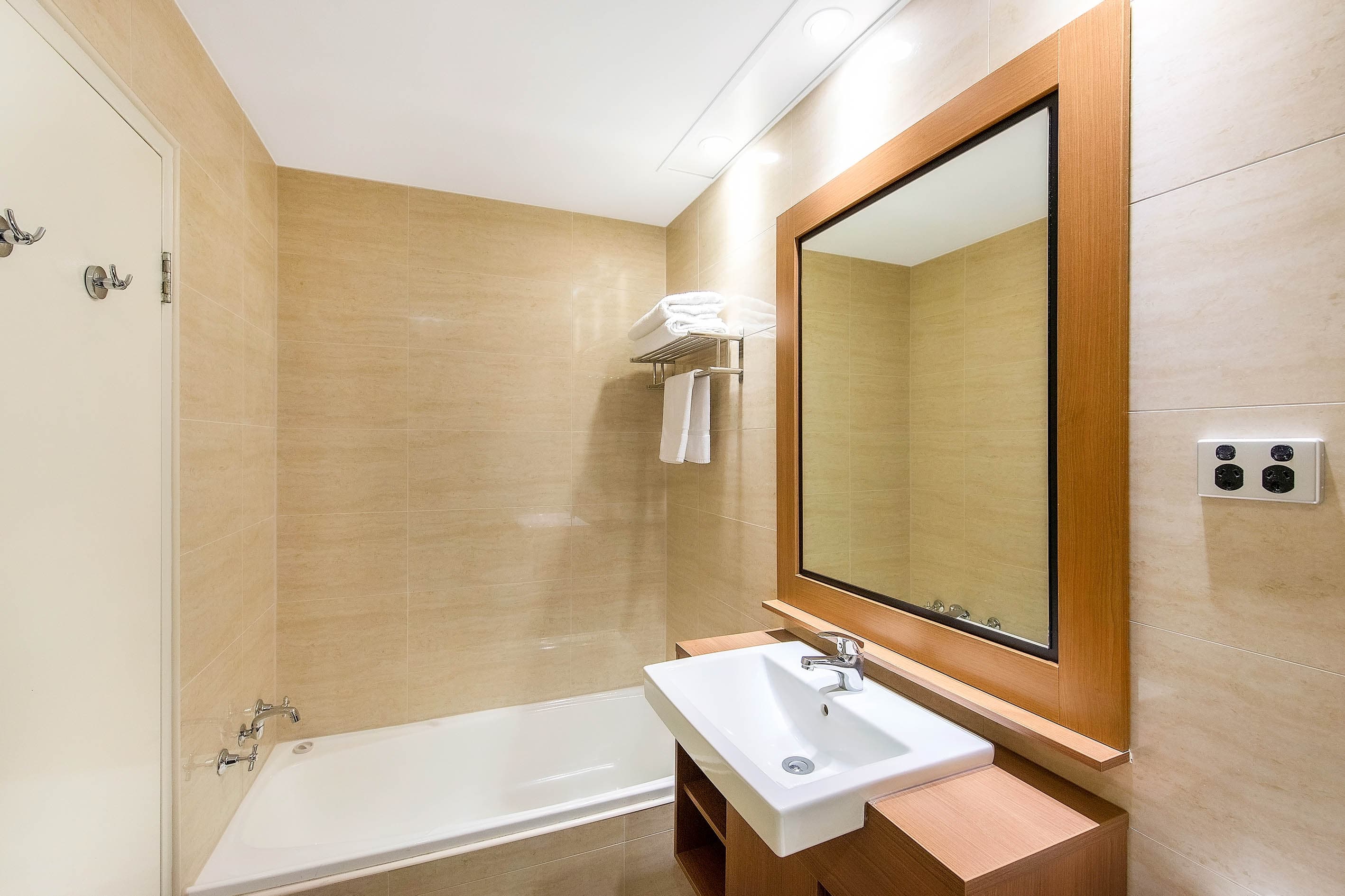Quality Hotel Ambassador Perth — 6